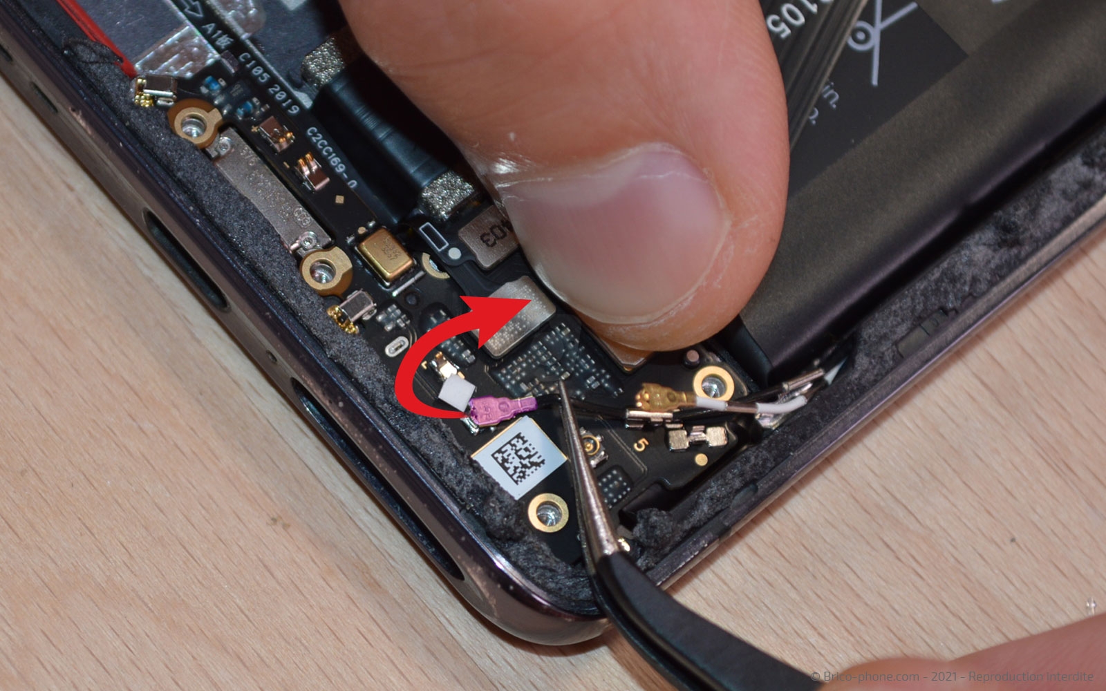 Changement du connecteur de charge sur Find X2 Pro photo 2