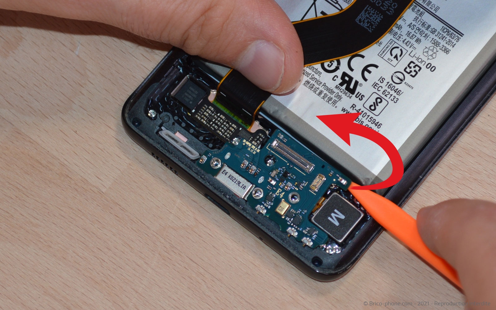 Changement du connecteur de charge sur Galaxy S20 Plus photo 3