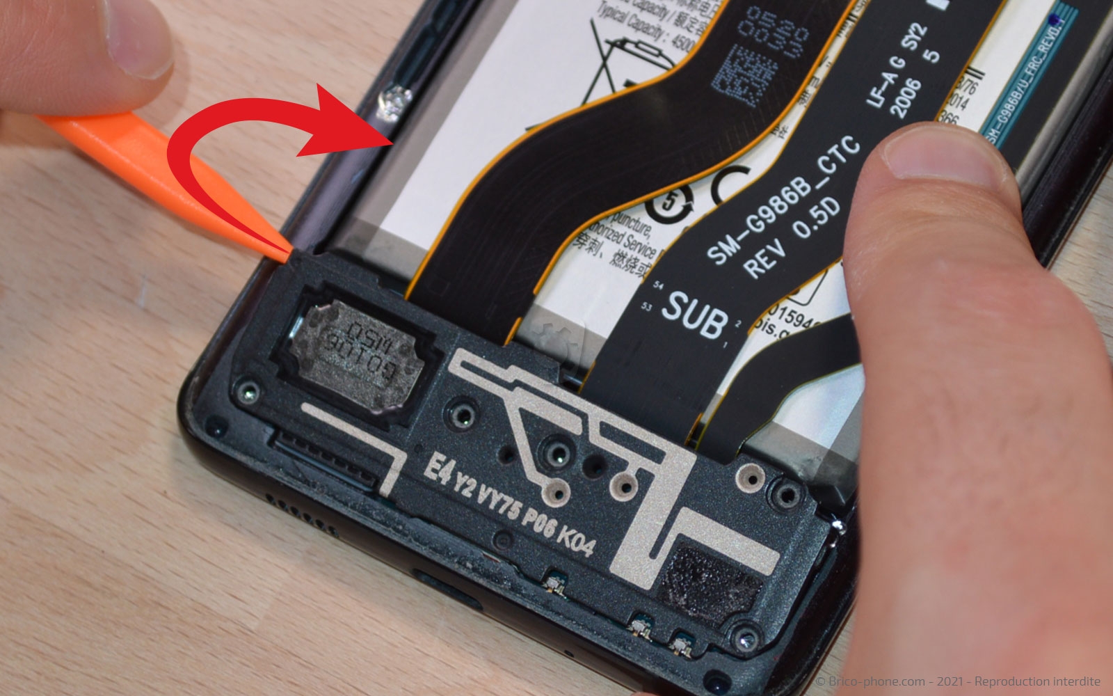 Changement du connecteur de charge sur Galaxy S20 Plus photo 3