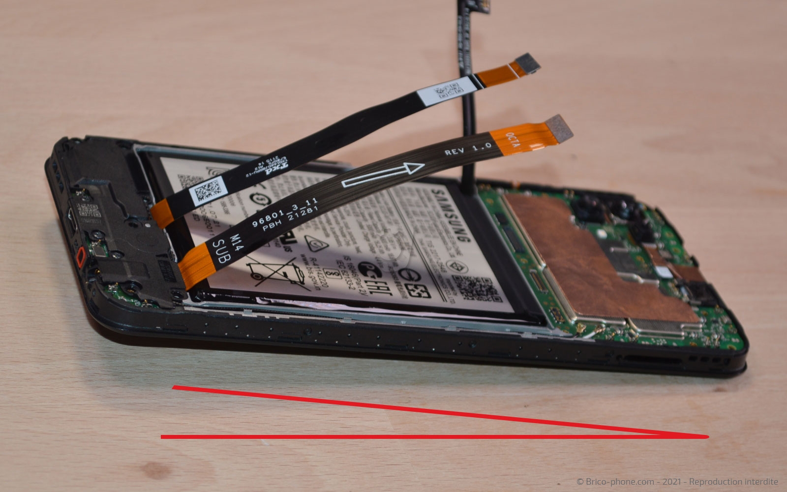 Changement de batterie sur Galaxy A22 (5G) photo 4