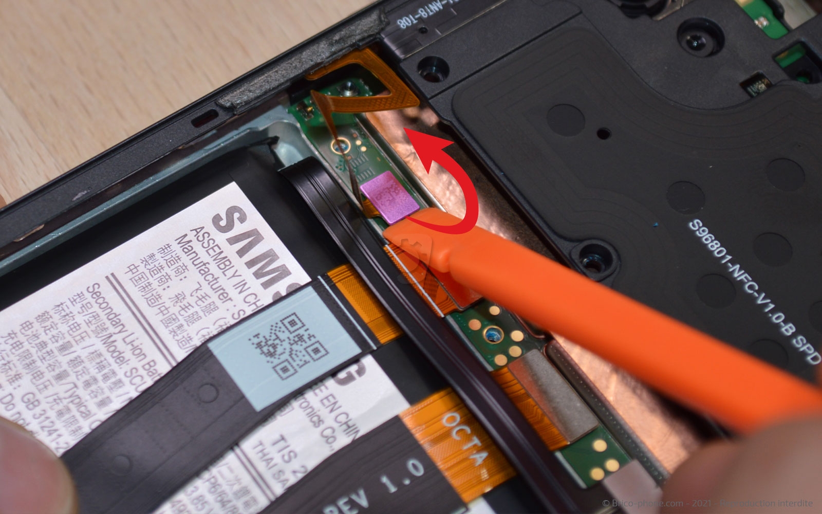 Changement de batterie sur Galaxy A22 (5G) photo 2