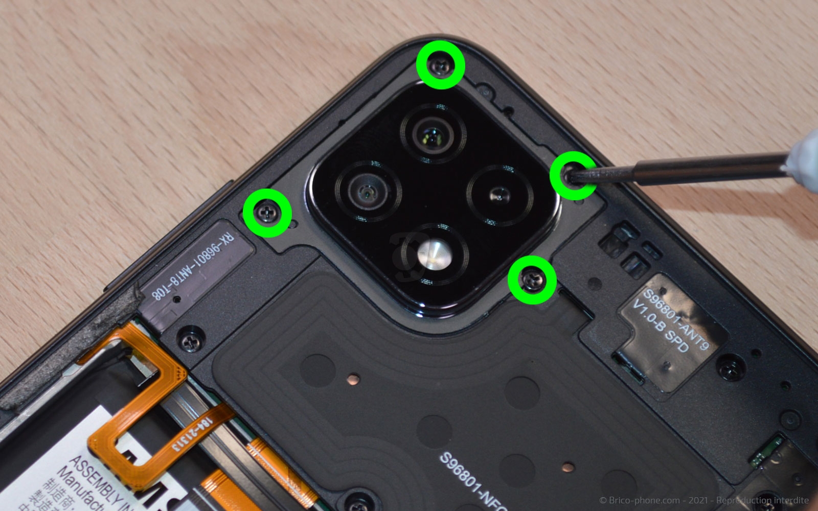 Changement de batterie sur Galaxy A22 (5G) photo 1