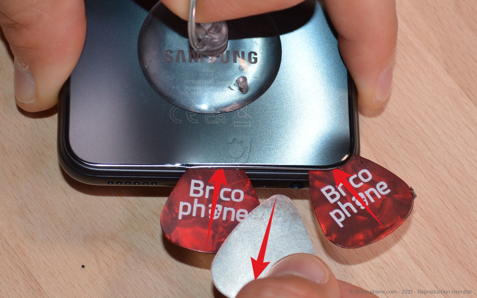 Changement de la vitre arrière  sur Galaxy A22 (5G) photo 4