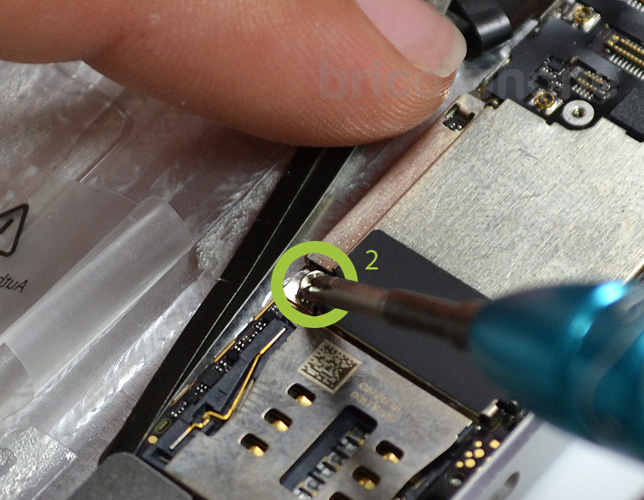 Changement de coque arrière sur iPhone 5 photo 1