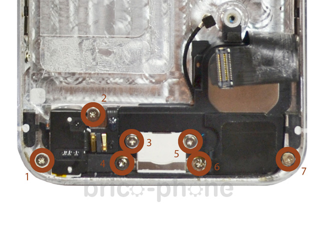 Changement de coque arrière sur iPhone 5 photo 1