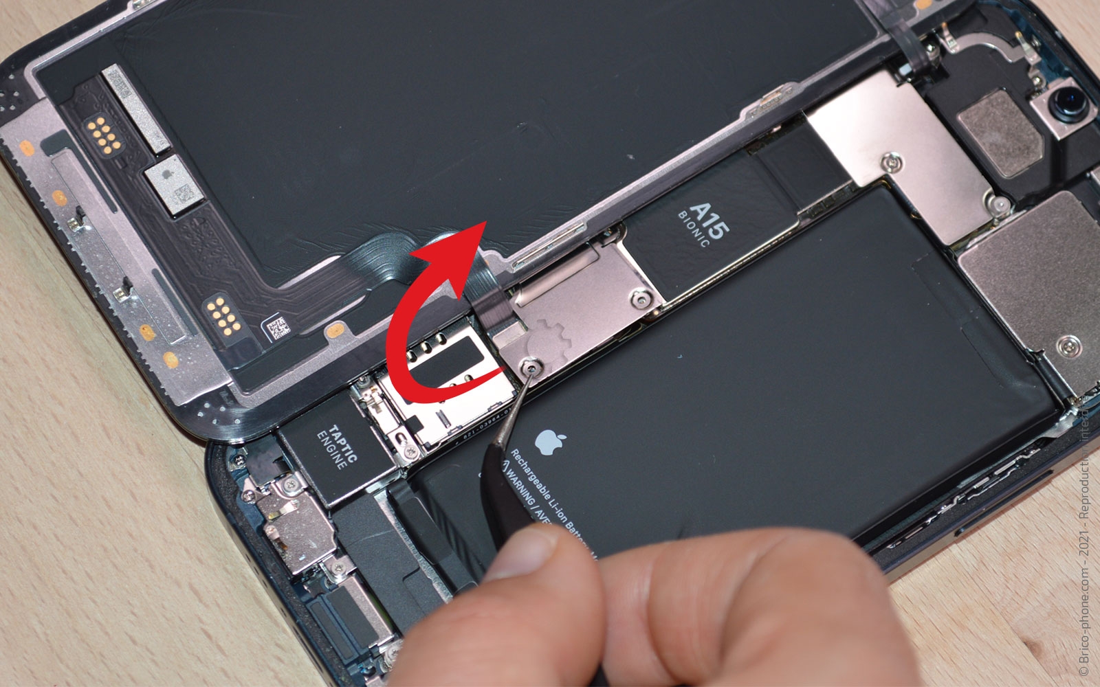 Changement de la batterie sur iPhone 13 photo 2