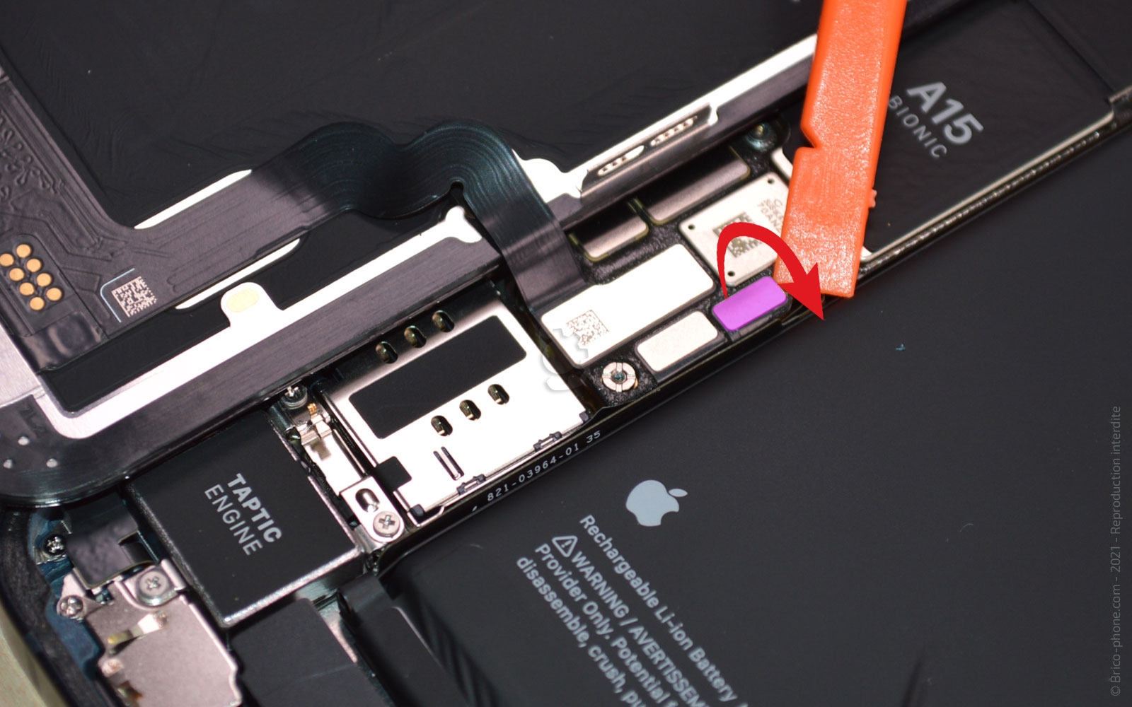 Changement de la batterie sur iPhone 13 photo 4