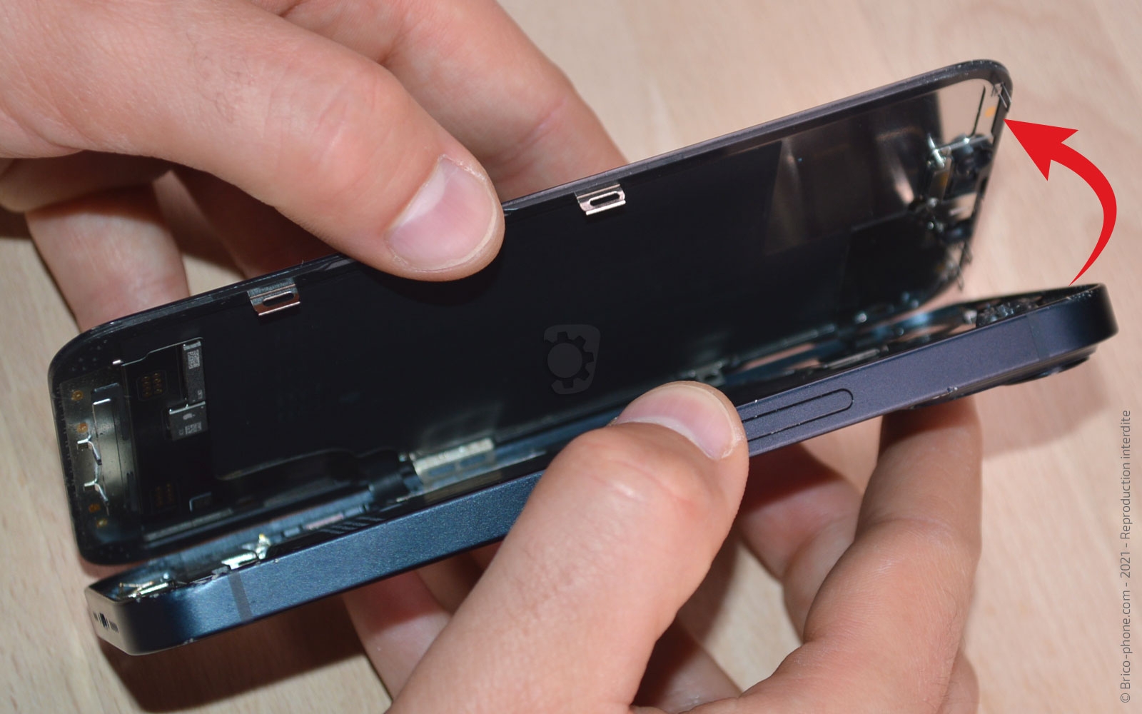 Changement de la batterie sur iPhone 13 photo 2