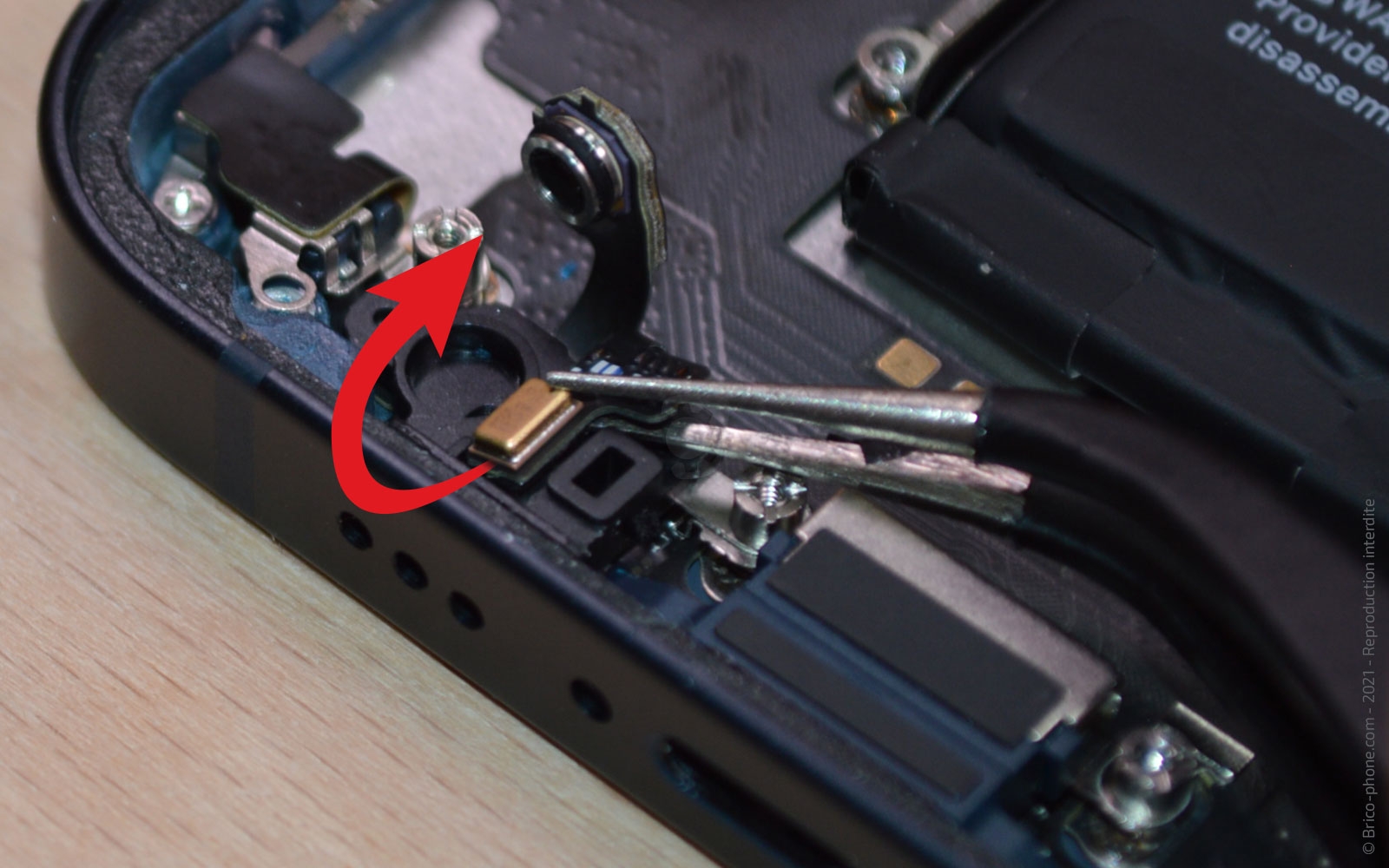 Changement du connecteur de charge sur iPhone 13 photo 3