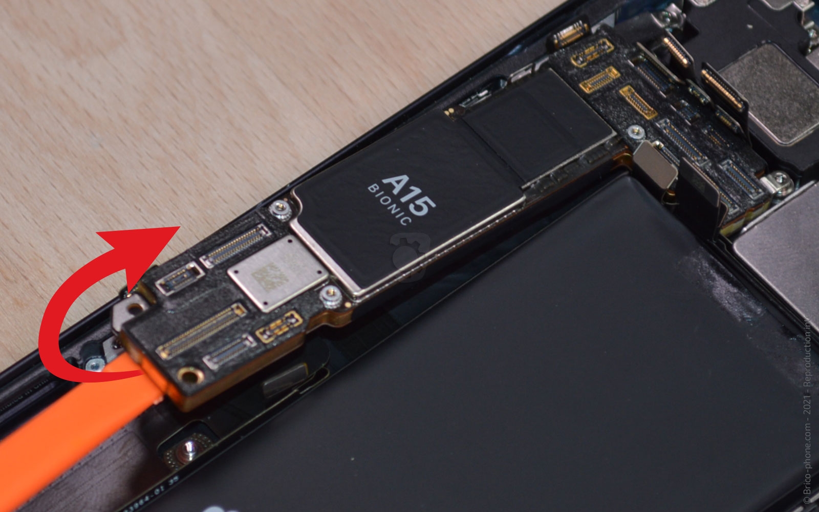 Changement du connecteur de charge sur iPhone 13 photo 3