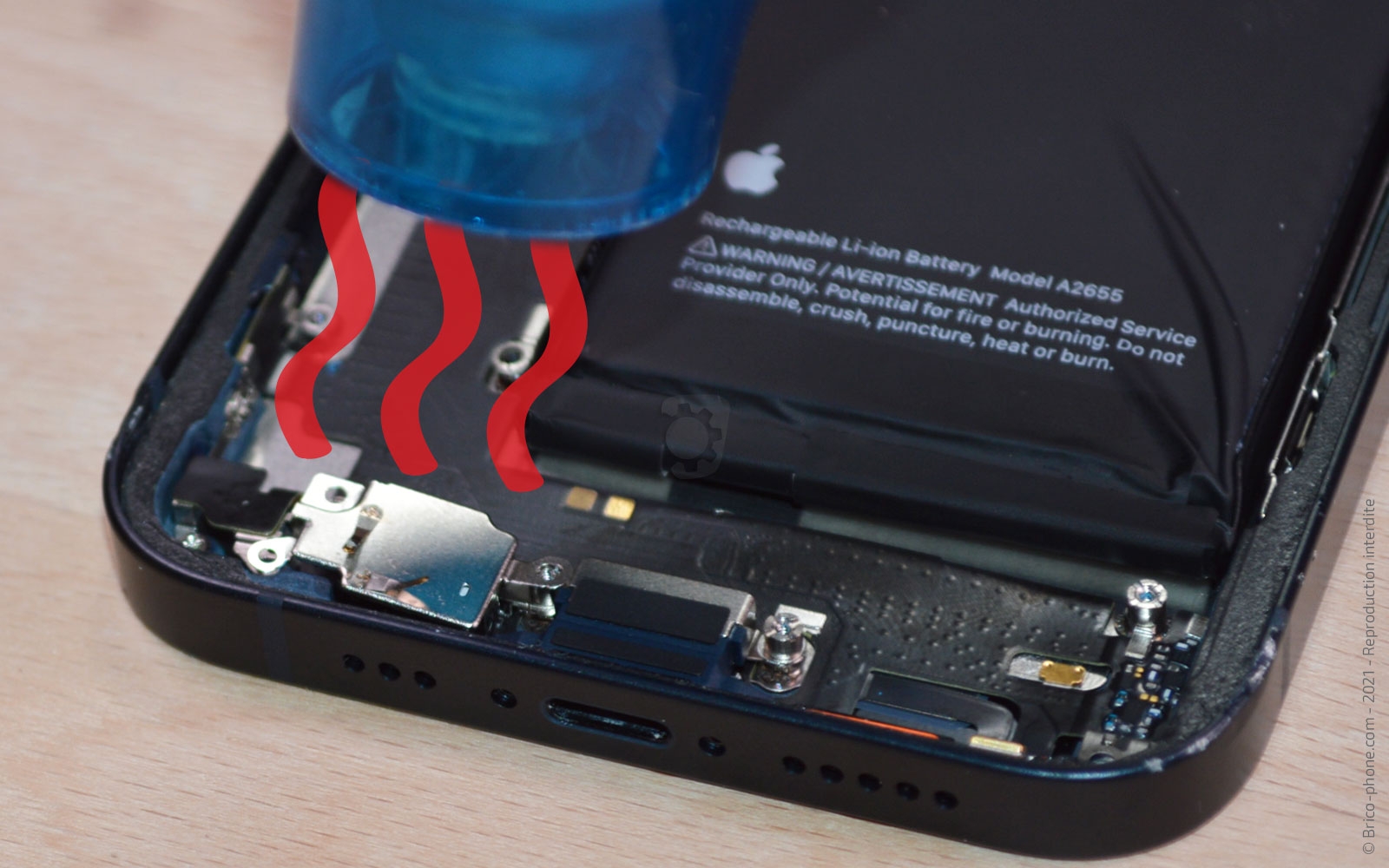 Changement du connecteur de charge sur iPhone 13 photo 2