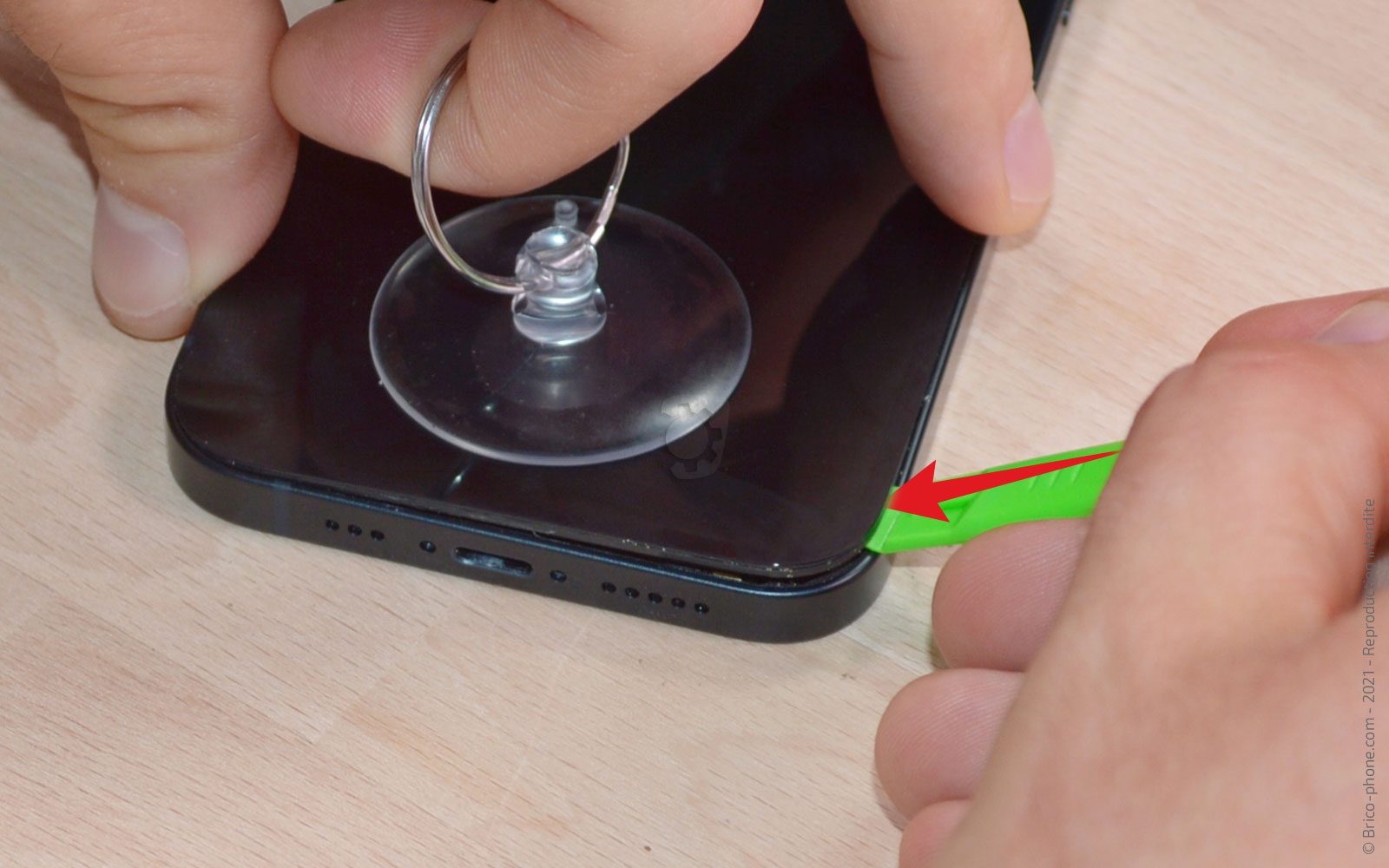 Changement du connecteur de charge sur iPhone 13 photo 3