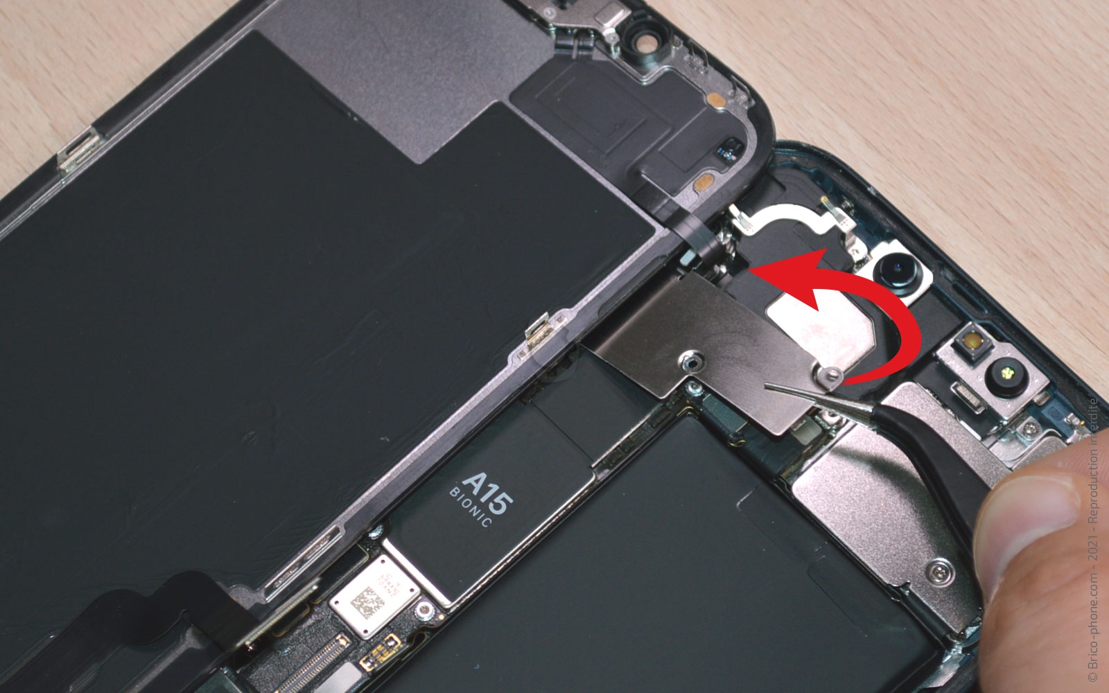 Changement du connecteur de charge sur iPhone 13 photo 3