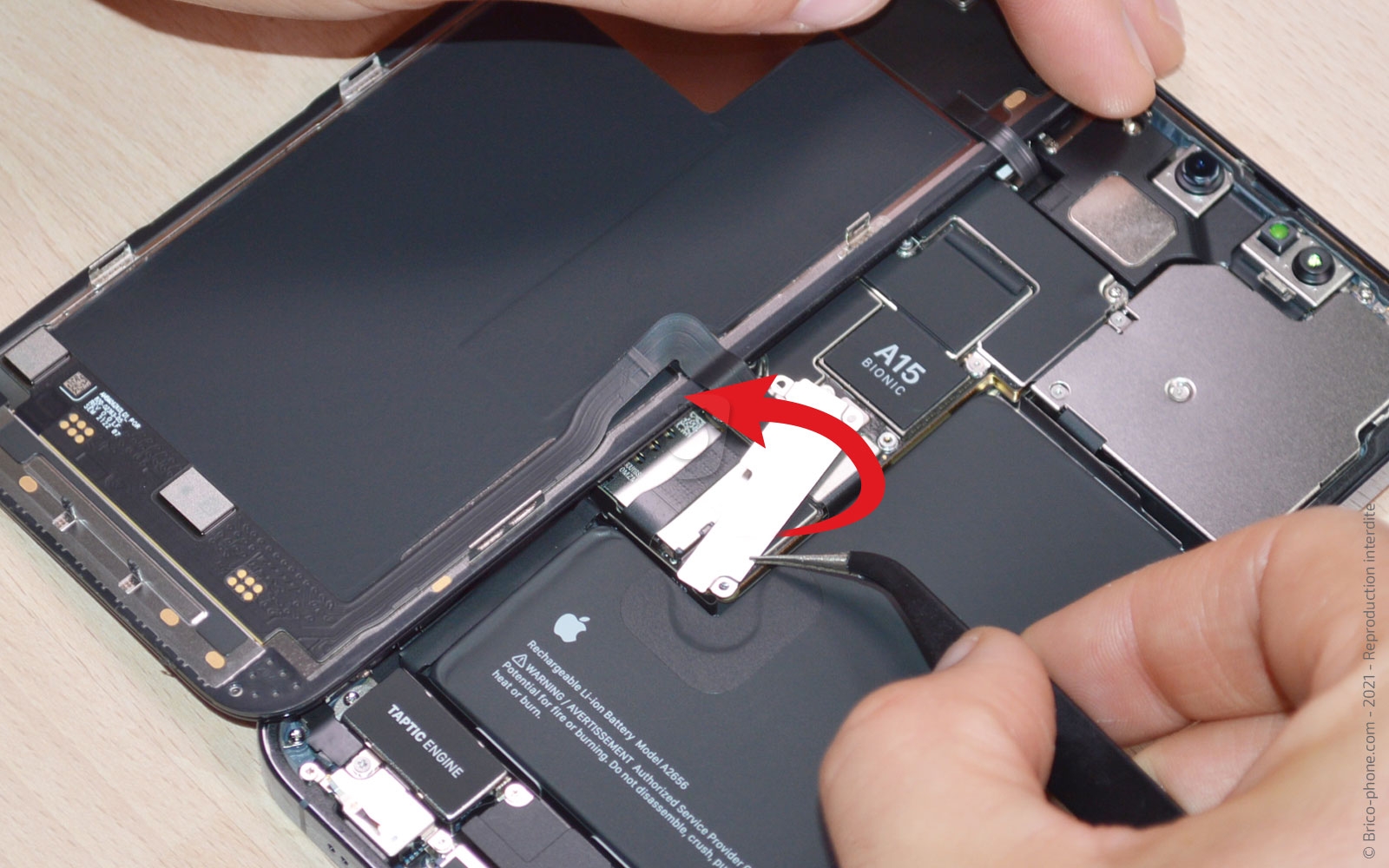 Changement du connecteur de charge sur iPhone 13 Pro photo 2