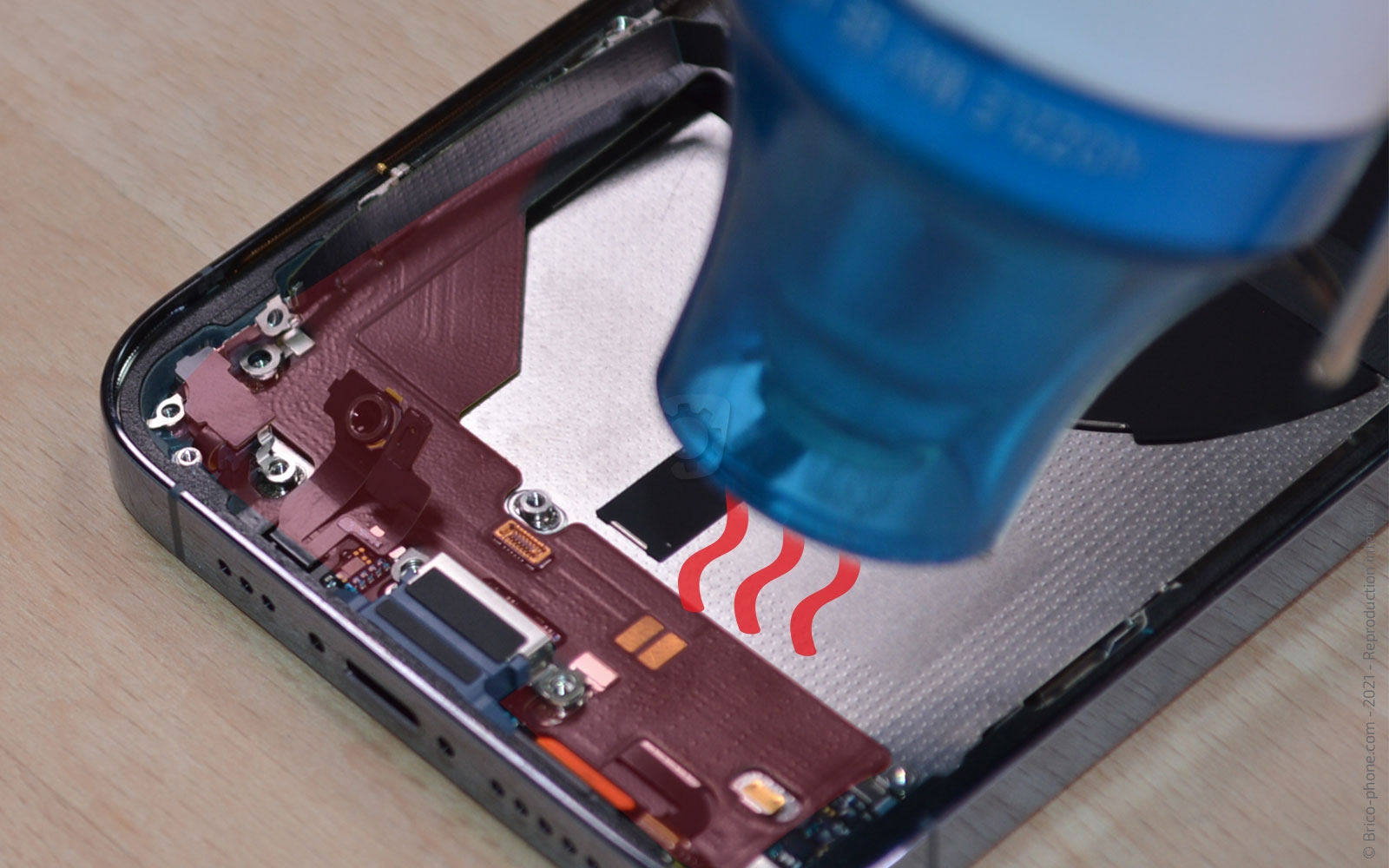 Changement du connecteur de charge sur iPhone 13 Pro photo 4