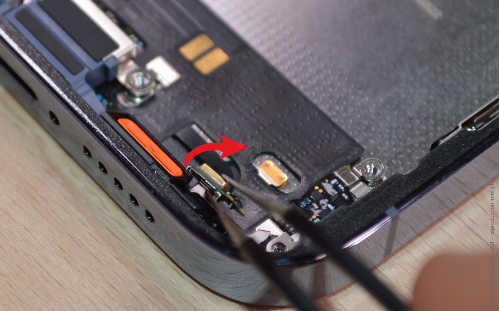 Changement du connecteur de charge sur iPhone 13 Pro photo 1