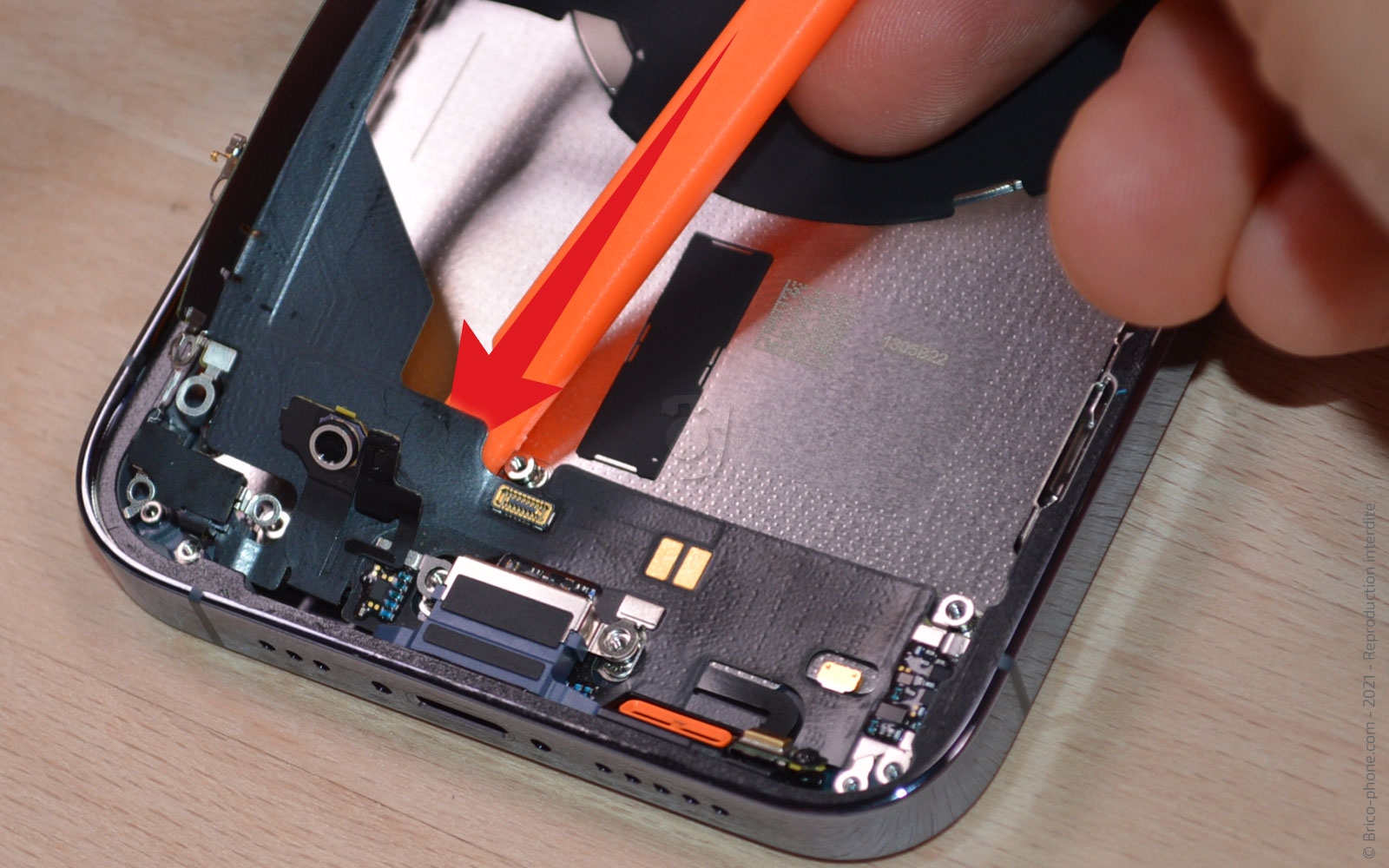 Changement du connecteur de charge sur iPhone 13 Pro photo 2