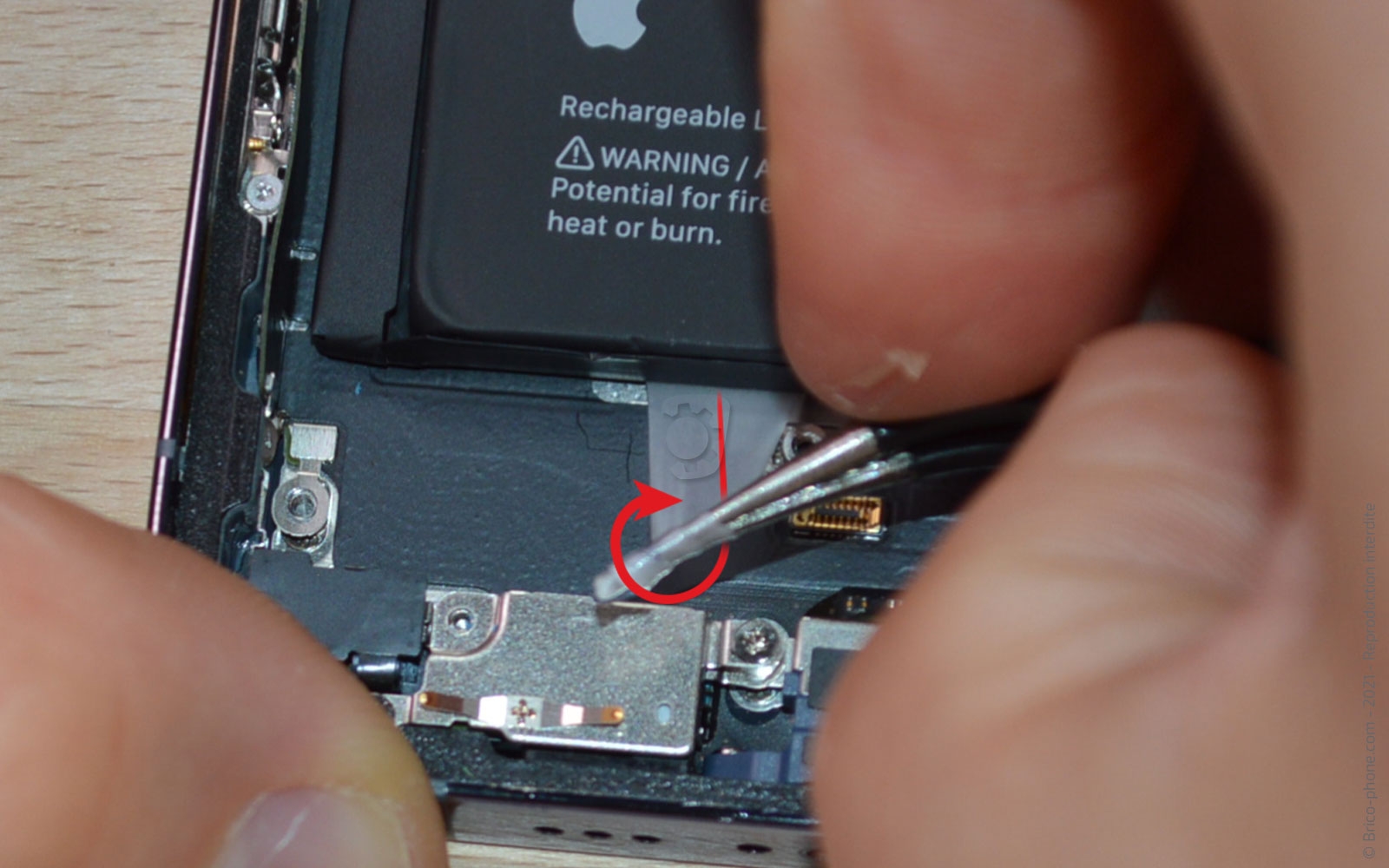 Changement du connecteur de charge sur iPhone 13 Pro photo 3