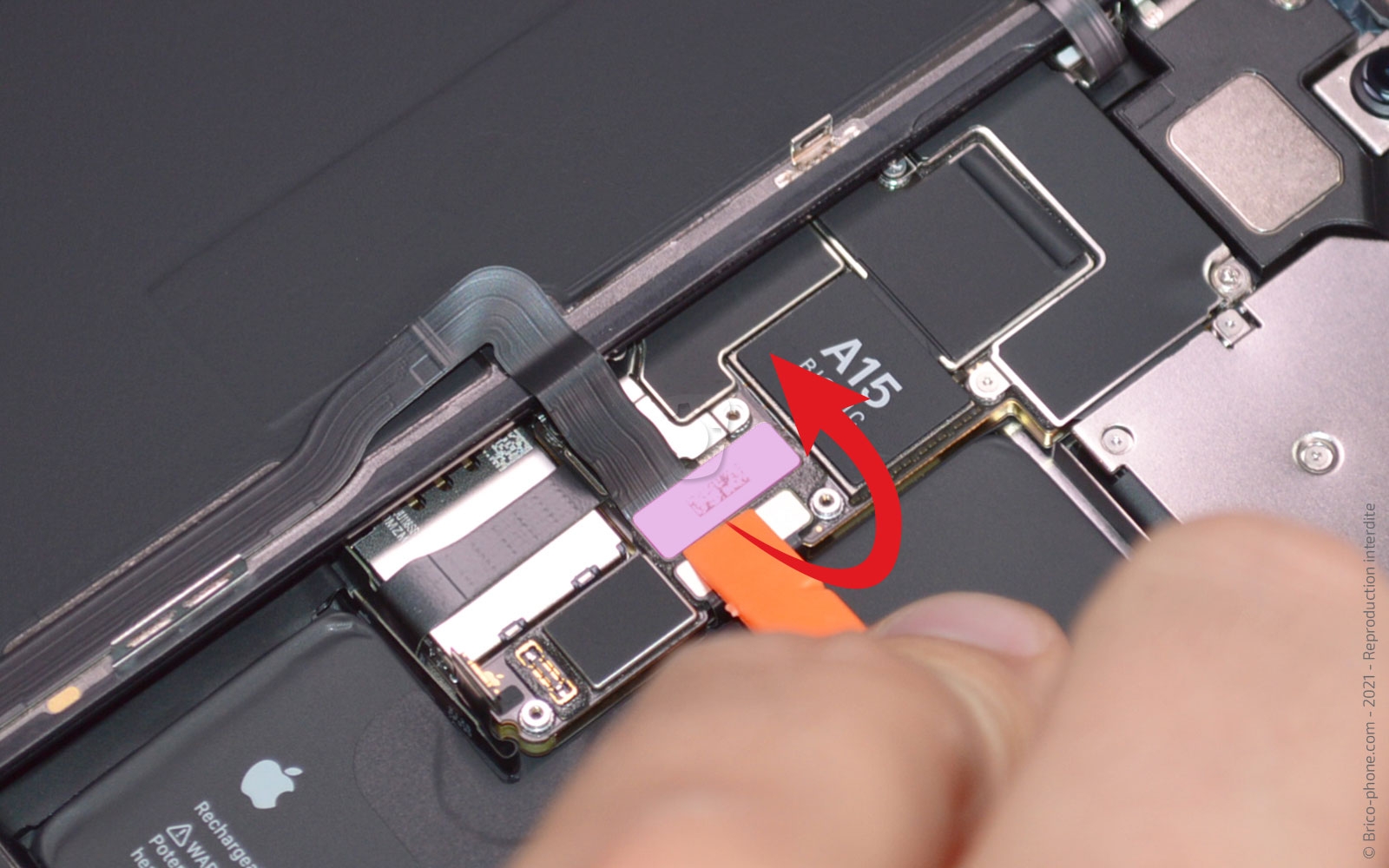 Changement du module triple caméras arrière sur iPhone 13 Pro photo 2