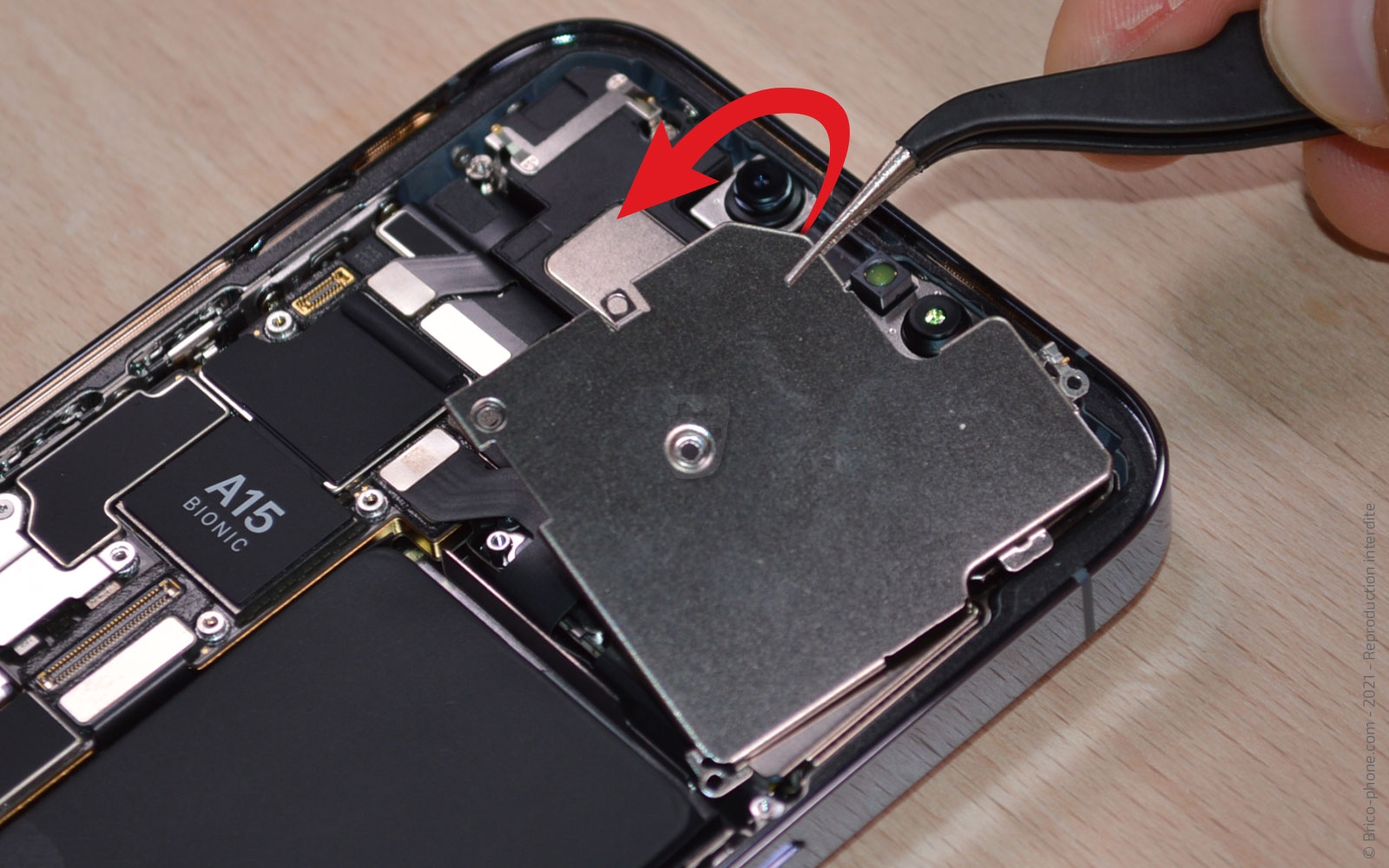 Changement du module triple caméras arrière sur iPhone 13 Pro photo 3