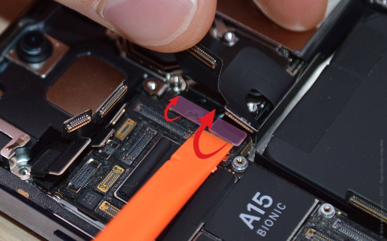 Changement du buzzer (HP interne) sur iPhone 13 Pro photo 4