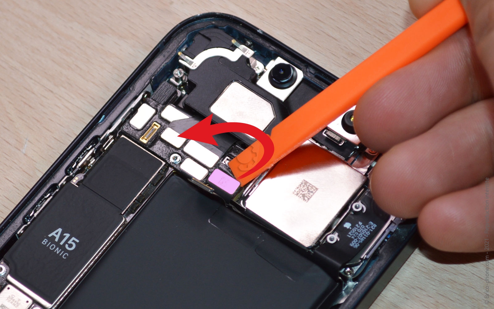 Changement du module des caméras arrière sur iPhone 13 photo 2