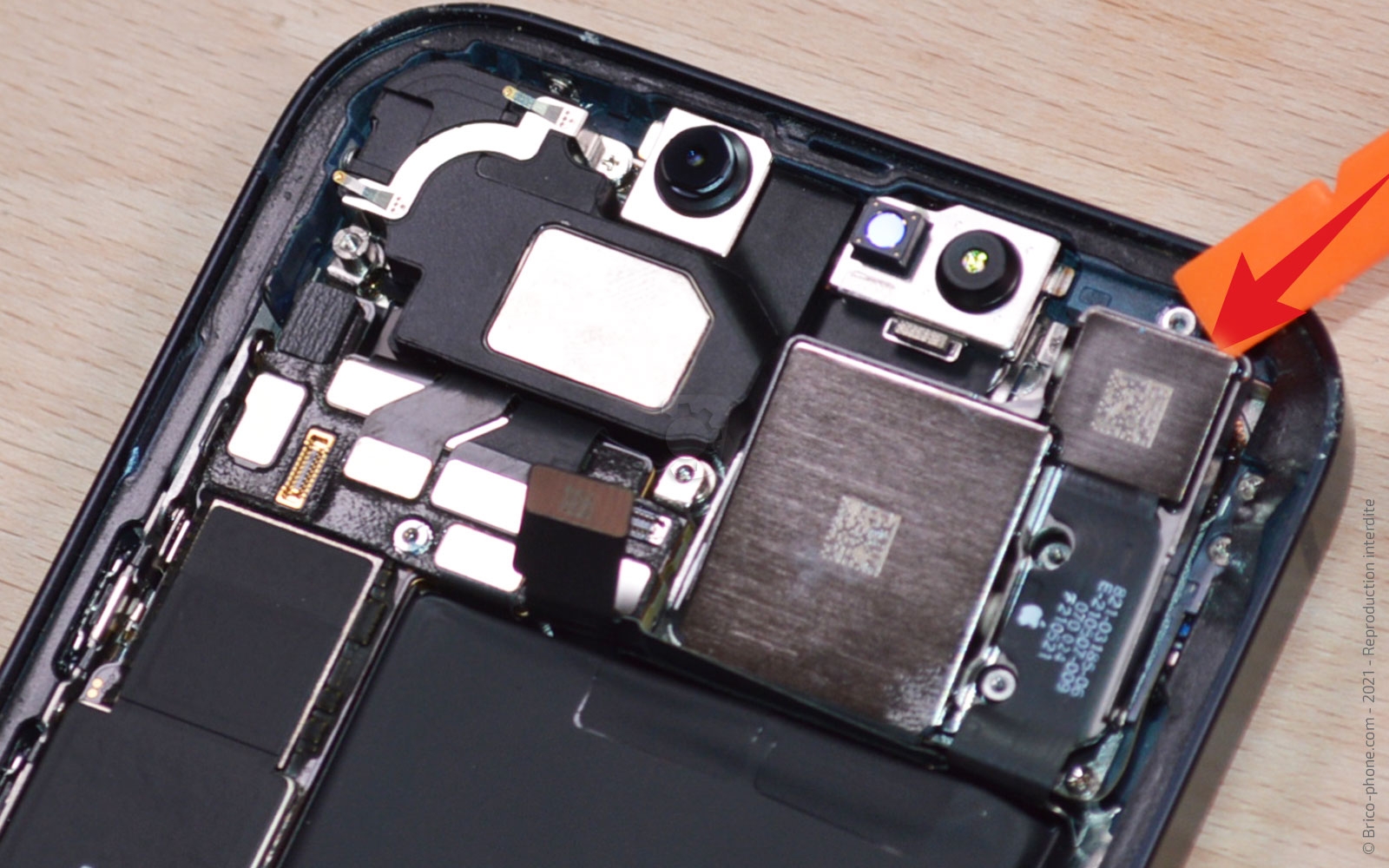 Changement du module des caméras arrière sur iPhone 13 photo 3