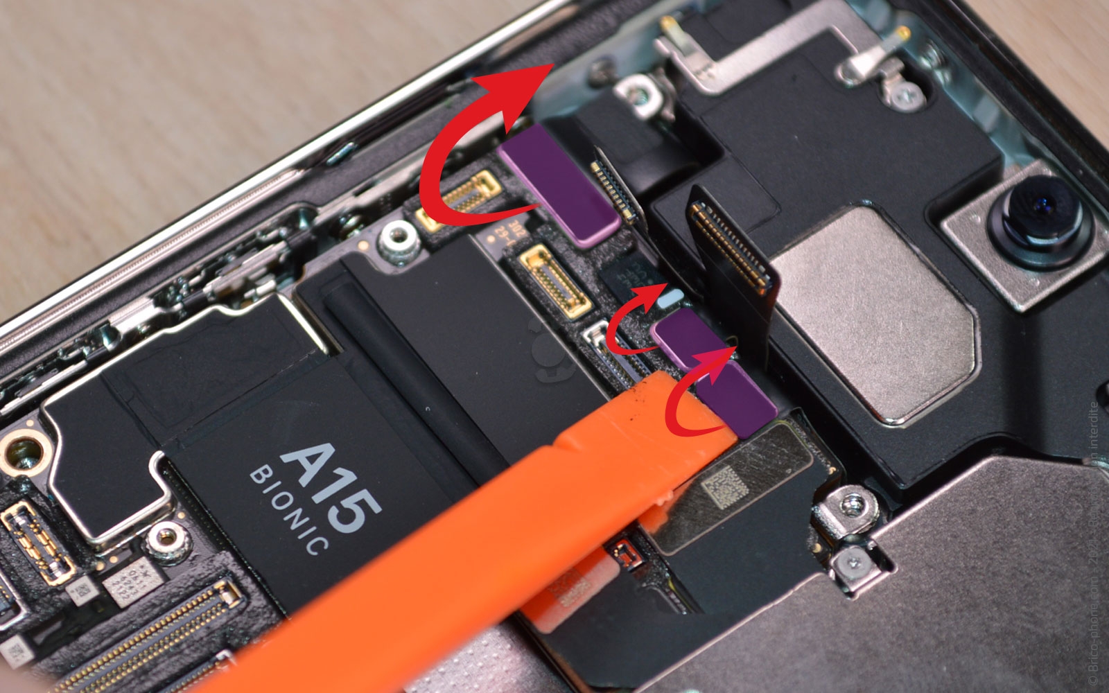 Comment changer le connecteur de charge sur iPhone 13 Pro Max photo 3