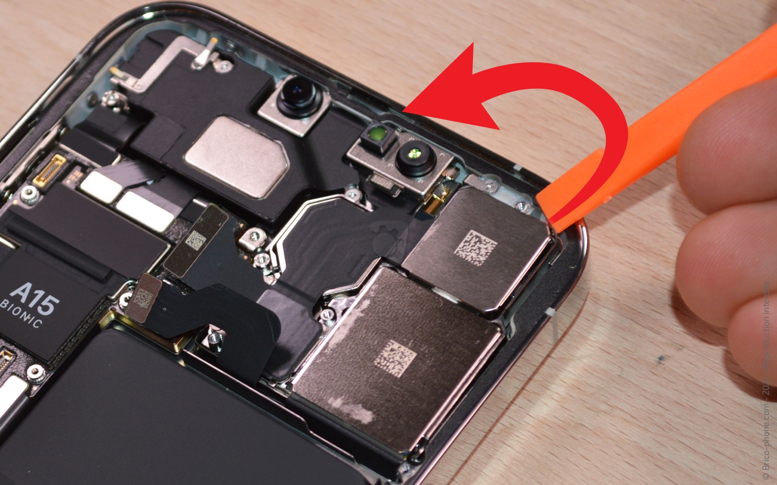 Changement du module triple caméras arrière sur iPhone 13 Pro Max photo 2