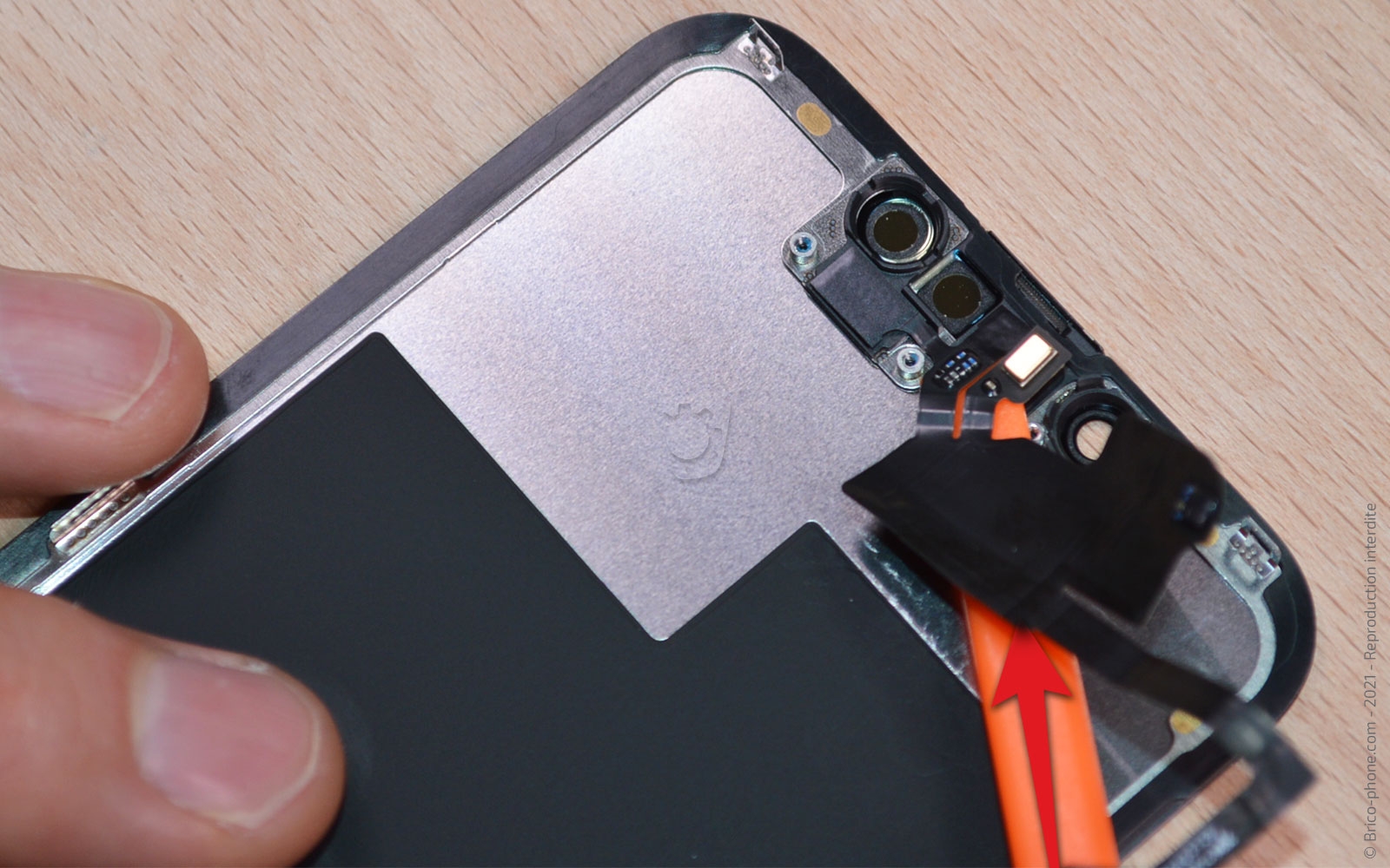 Changement d'écran (vitre + Oled) sur iPhone 13 Mini photo 3