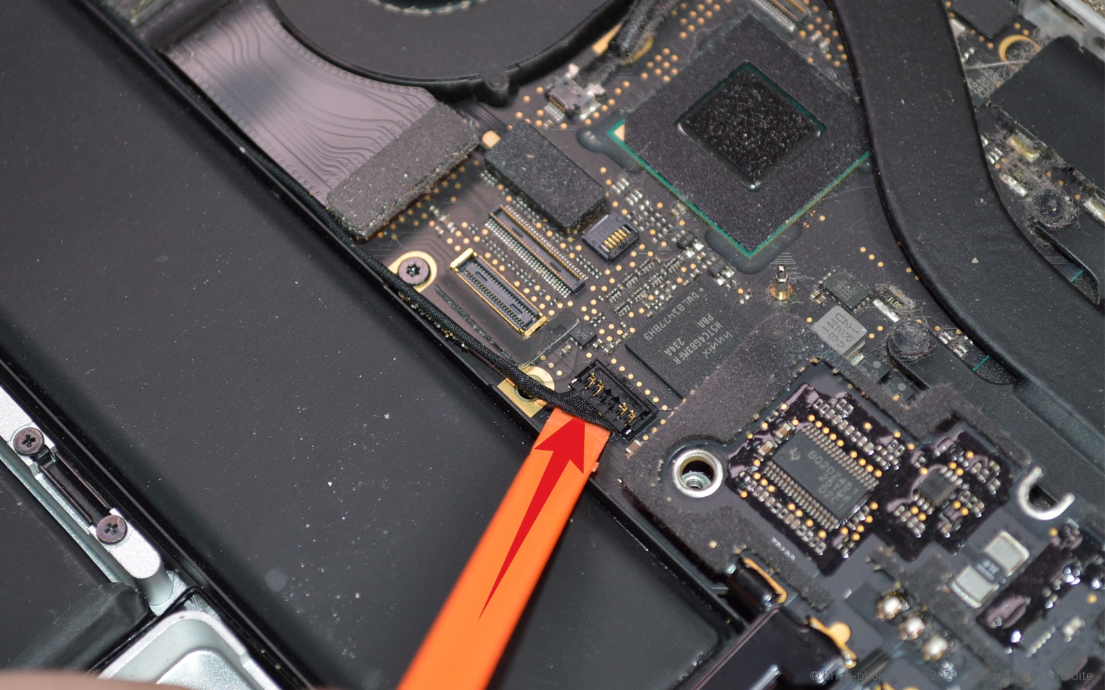 Changement de batterie sur Macbook Pro 13 pouces A1425 EMC 2672 - 2013 photo 1