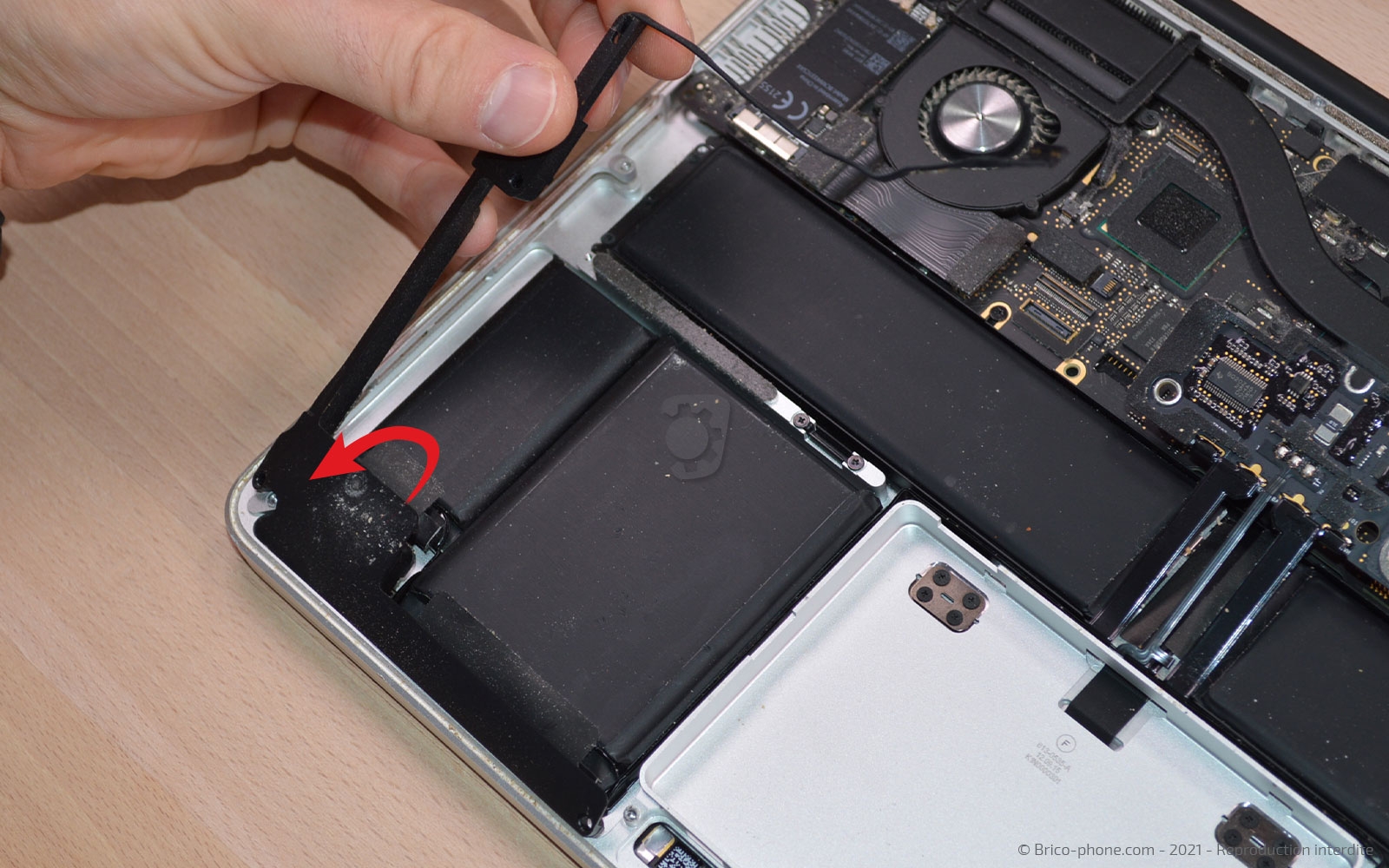 Changement de batterie sur Macbook Pro 13 pouces A1425 EMC 2672 - 2013 photo 3