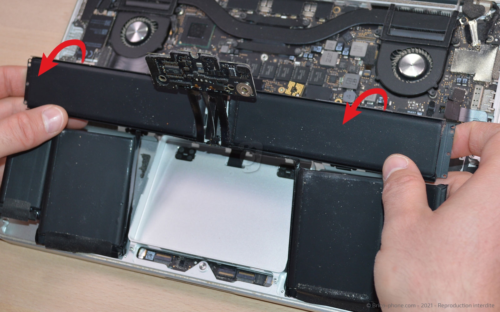 Changement de batterie sur Macbook Pro 13 pouces A1425 EMC 2672 - 2013 photo 3