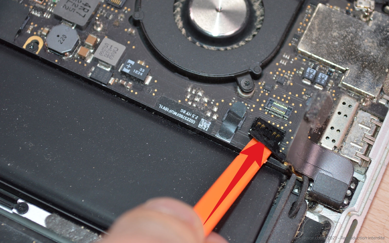 Changement de batterie sur Macbook Pro 13 pouces A1425 EMC 2672 - 2013 photo 1