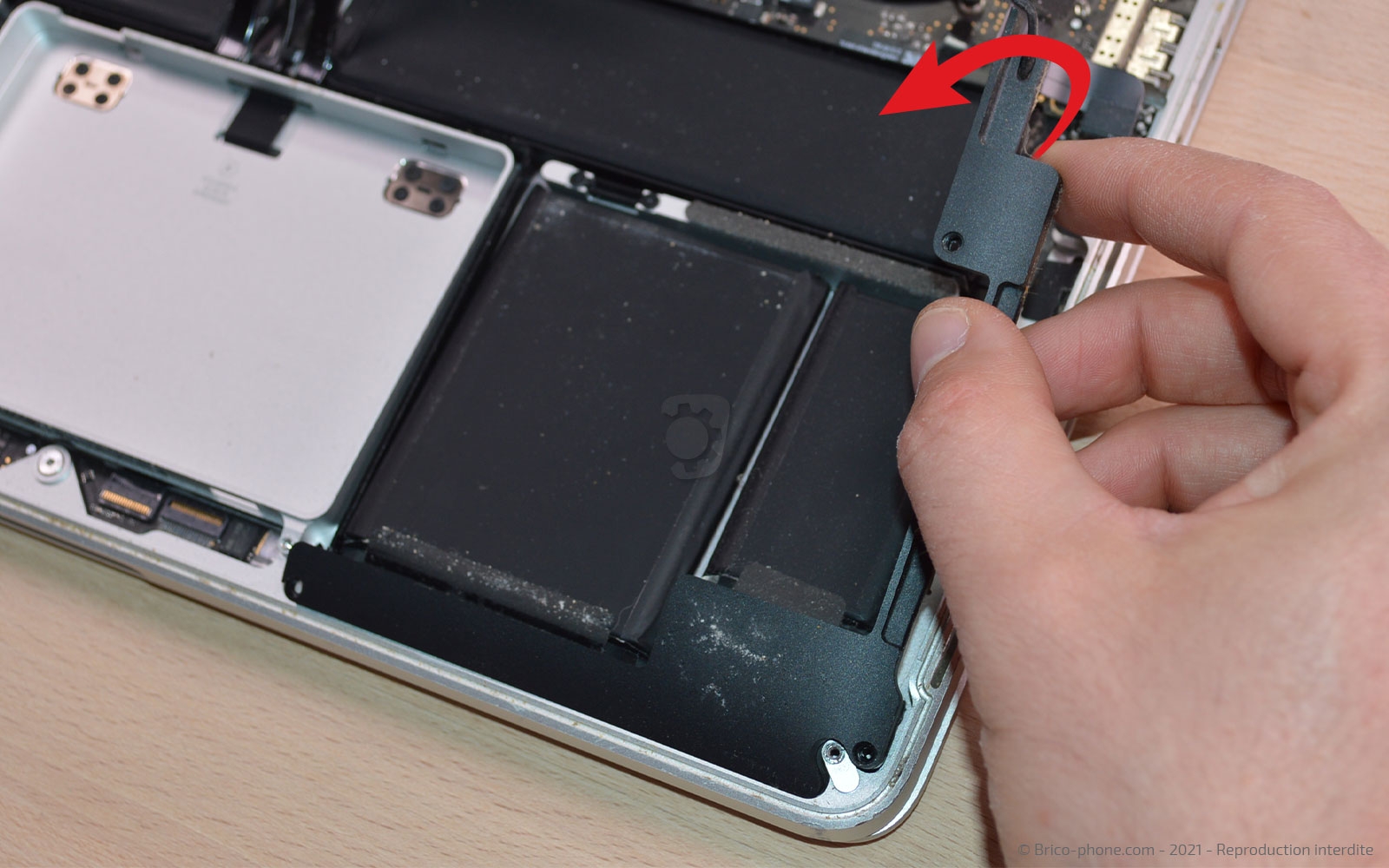 Changement de batterie sur Macbook Pro 13 pouces A1425 EMC 2672 - 2013 photo 3