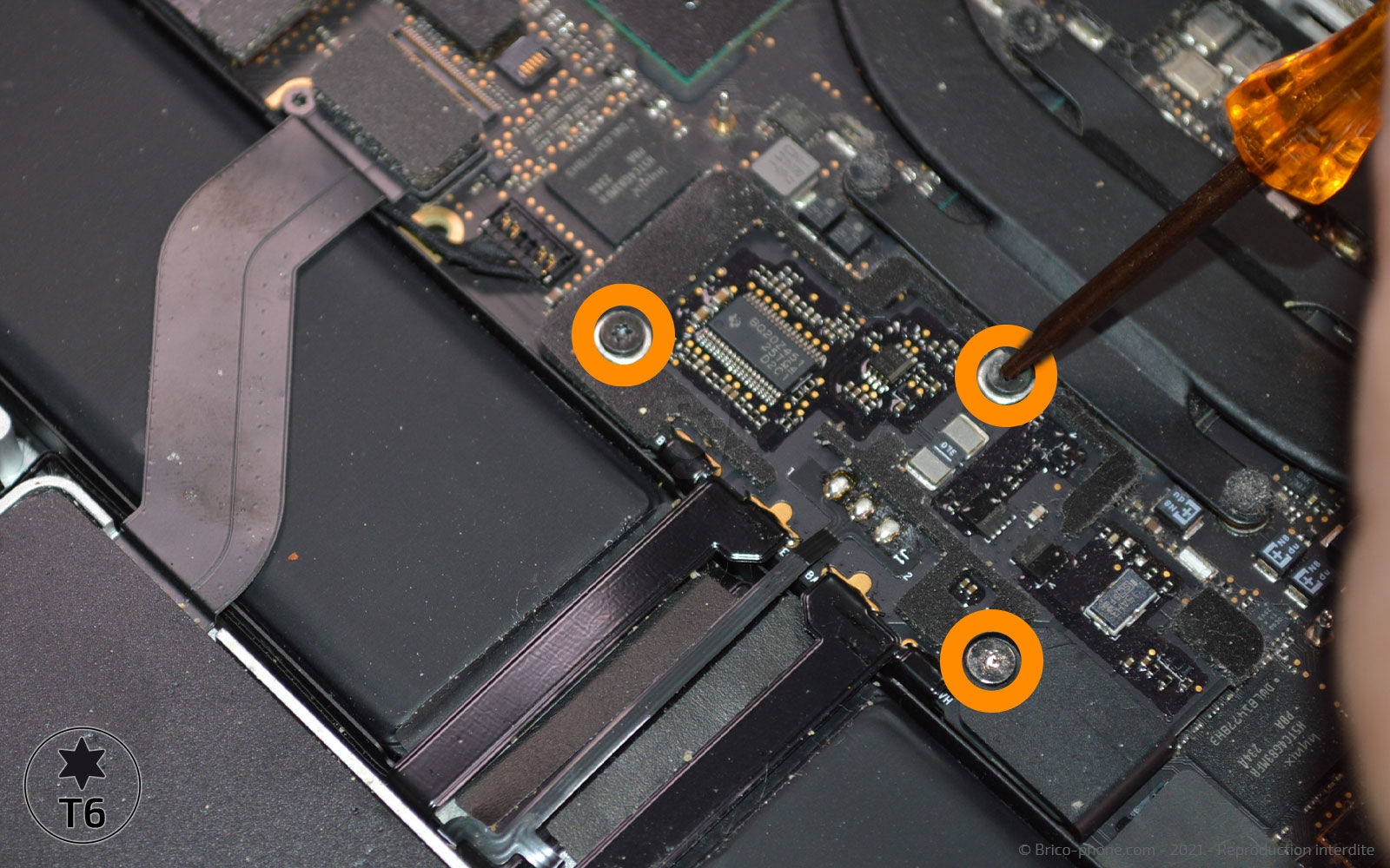 Changement de batterie sur Macbook Pro 13 pouces A1425 EMC 2672 - 2013 photo 2