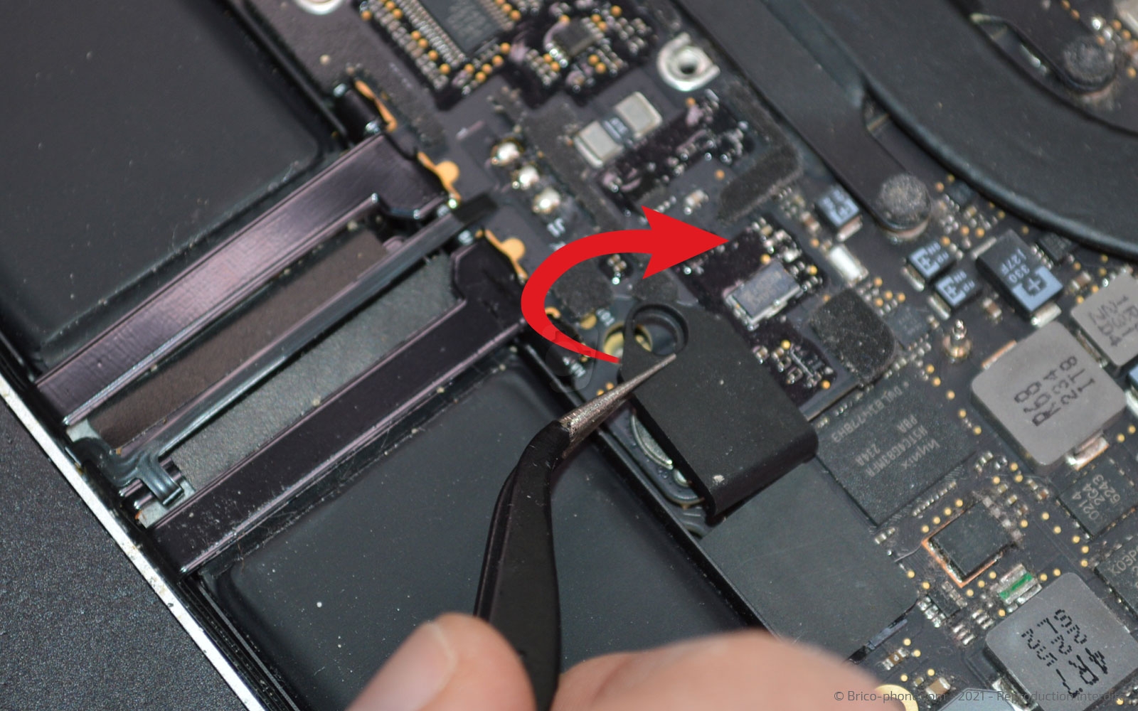 Changement de batterie sur Macbook Pro 13 pouces A1425 EMC 2672 - 2013 photo 3