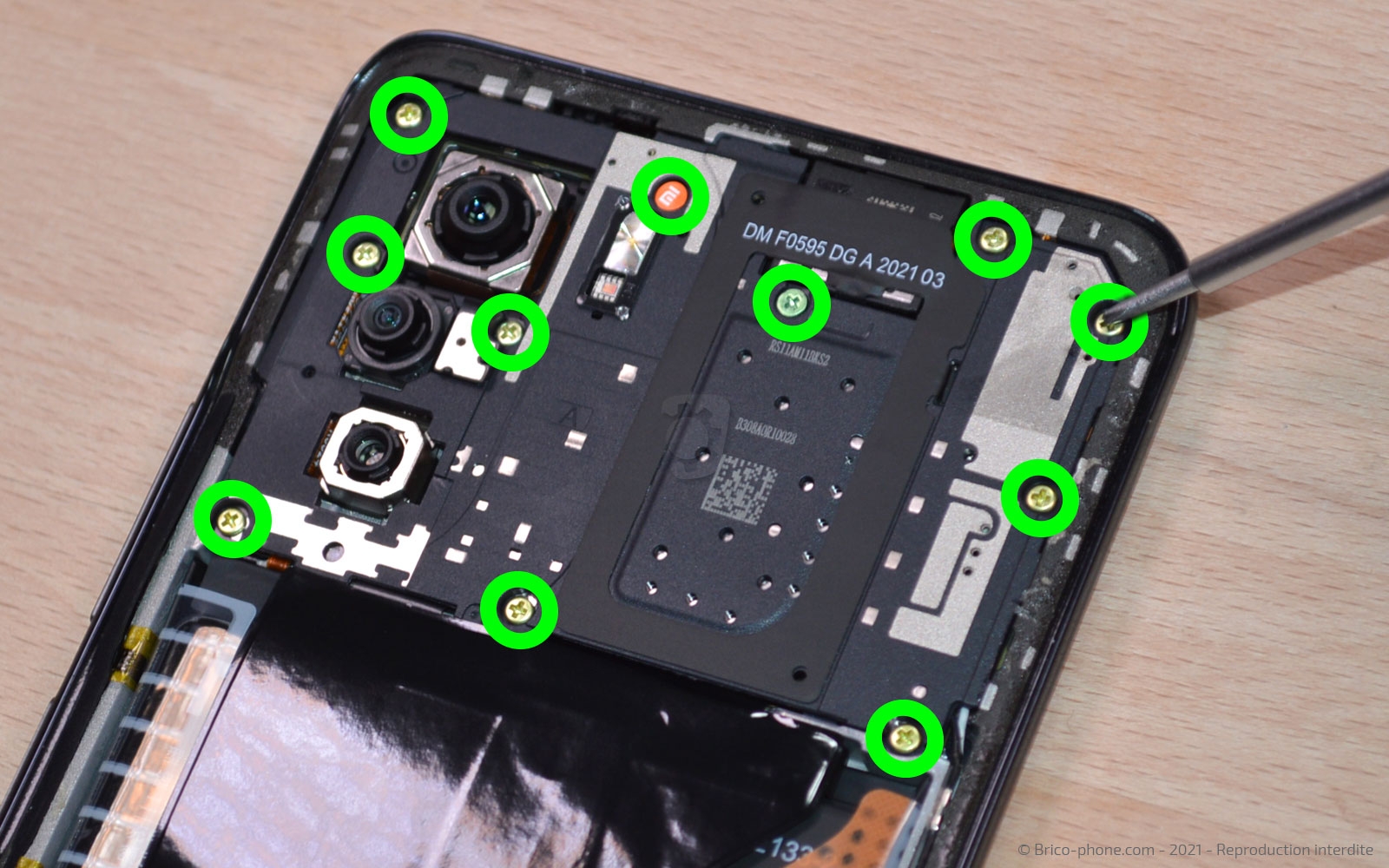 Comment changer la batterie sur Poco F3 photo 1