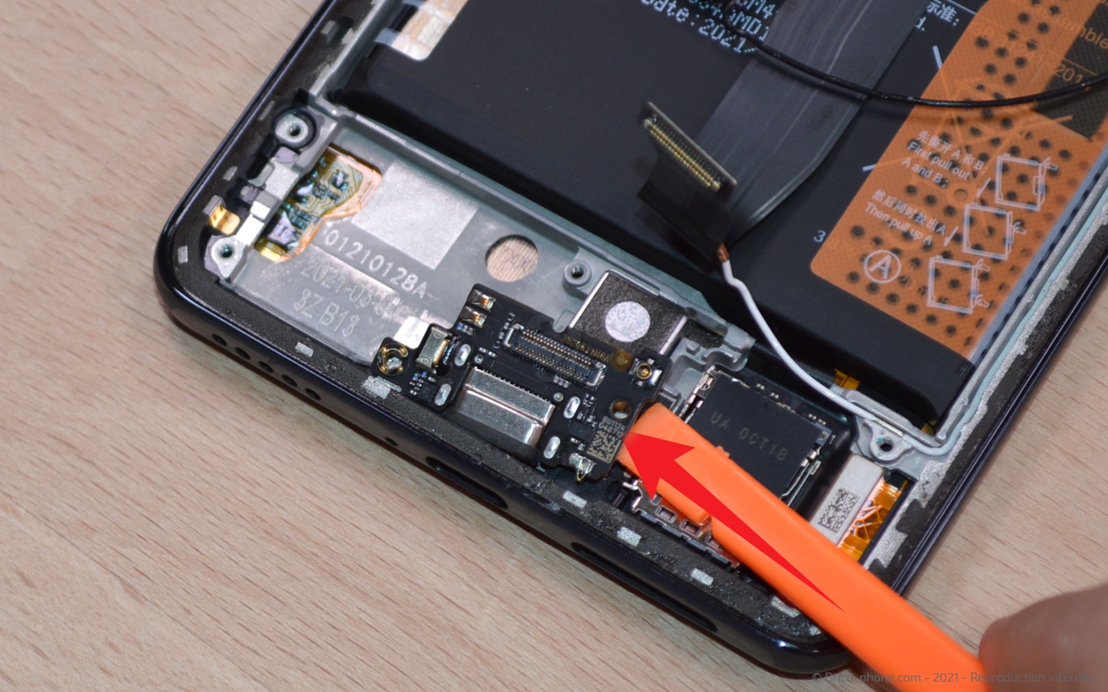 Comment changer le connecteur de charge sur Poco F3 photo 2