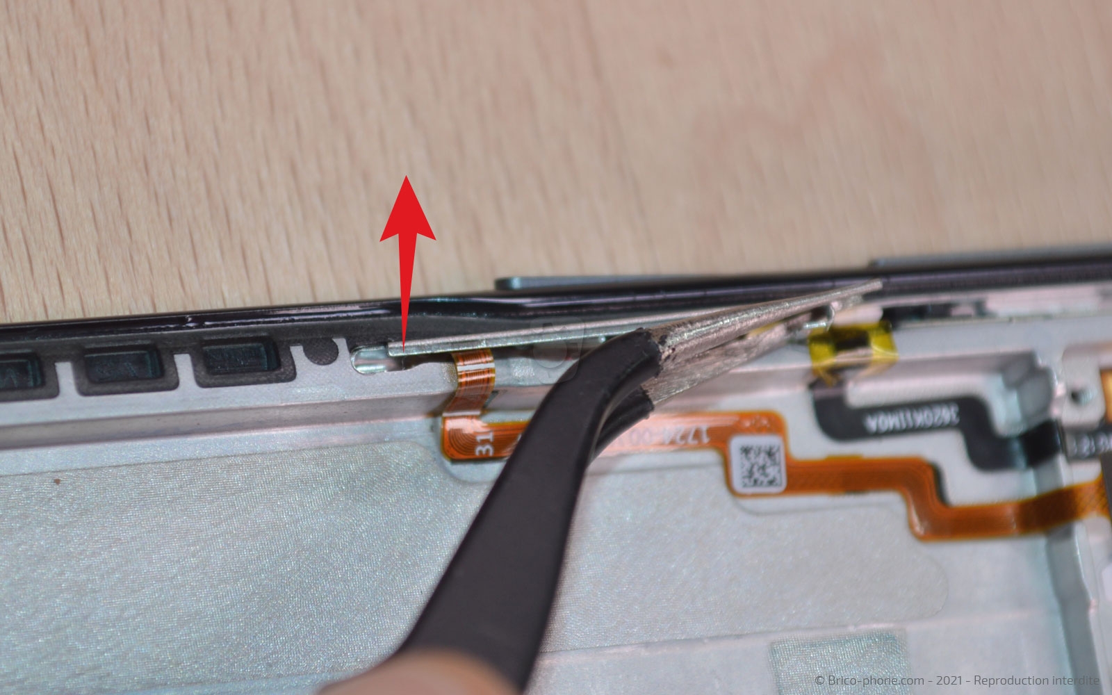 Comment changer le bloc écran sur Poco F3 photo 2