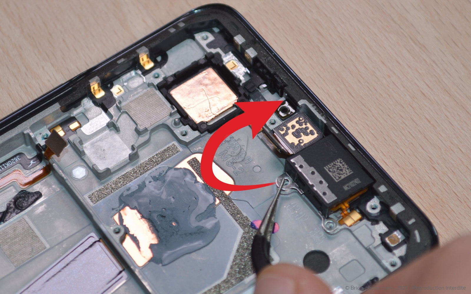 Comment changer le bloc écran sur Poco F3 photo 3