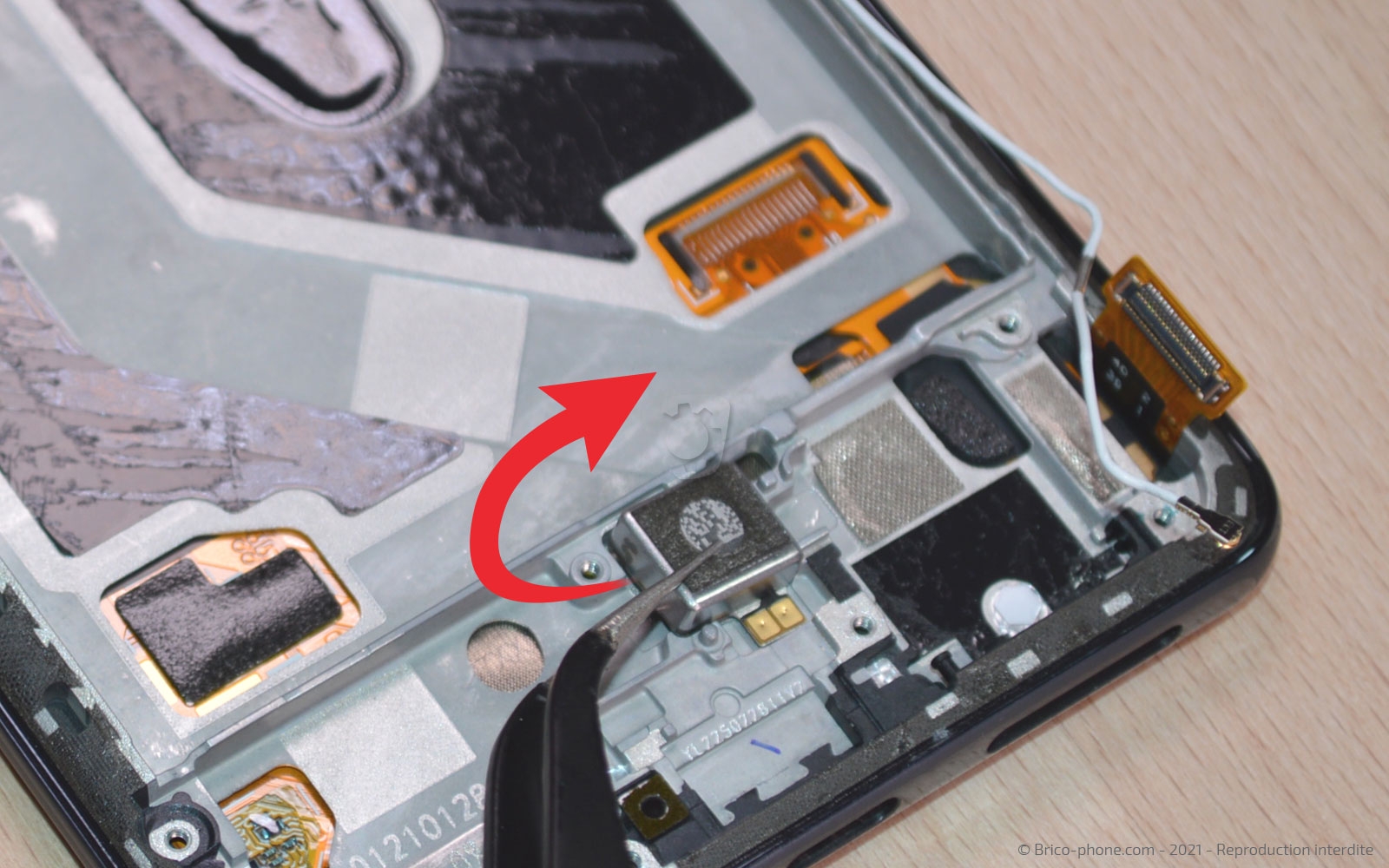 Comment changer le bloc écran sur Poco F3 photo 2