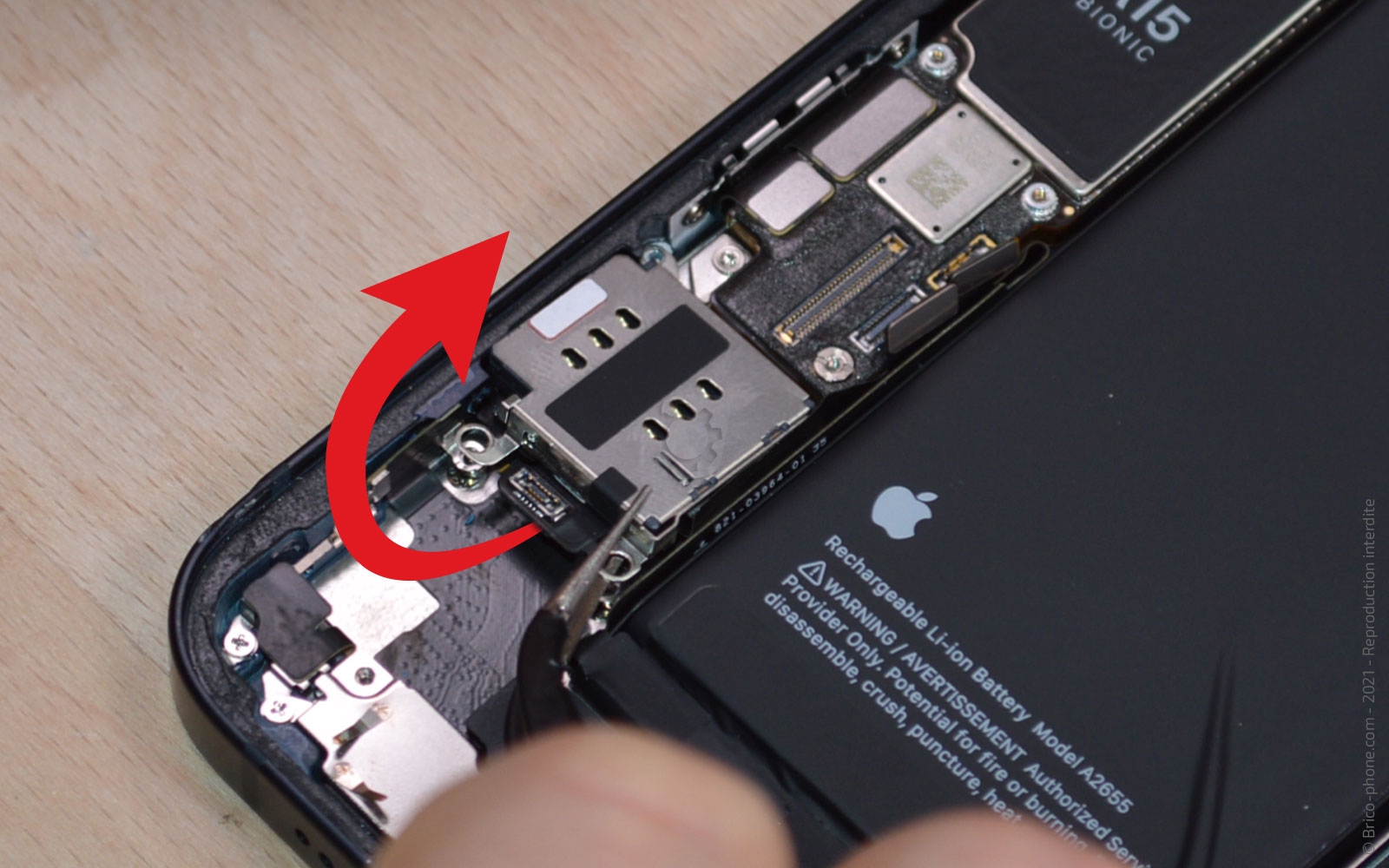 Changement du buzzer (HP interne) sur iPhone 13 photo 4