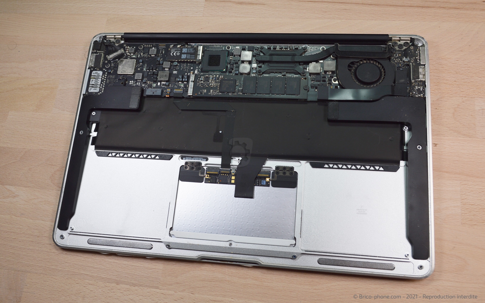 Changement de batterie sur Macbook Air 13 pouces A1466 EMC 2559 - 2012 photo 1