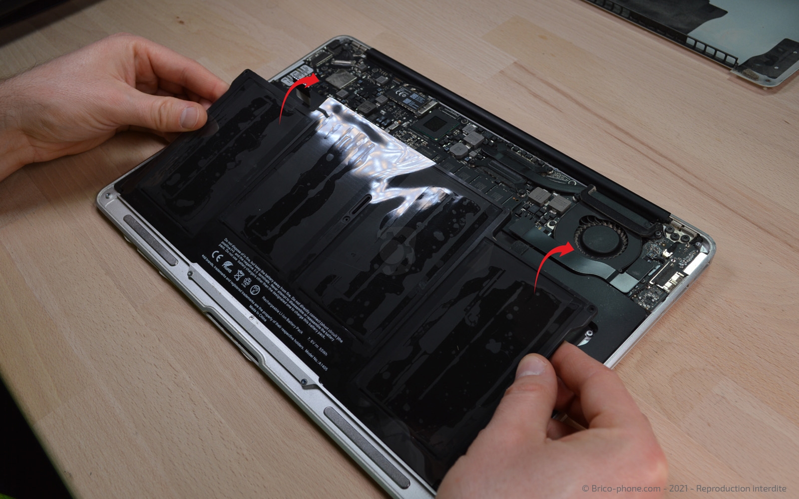 Changement de batterie sur Macbook Air 13 pouces A1466 EMC 2559 - 2012 photo 2