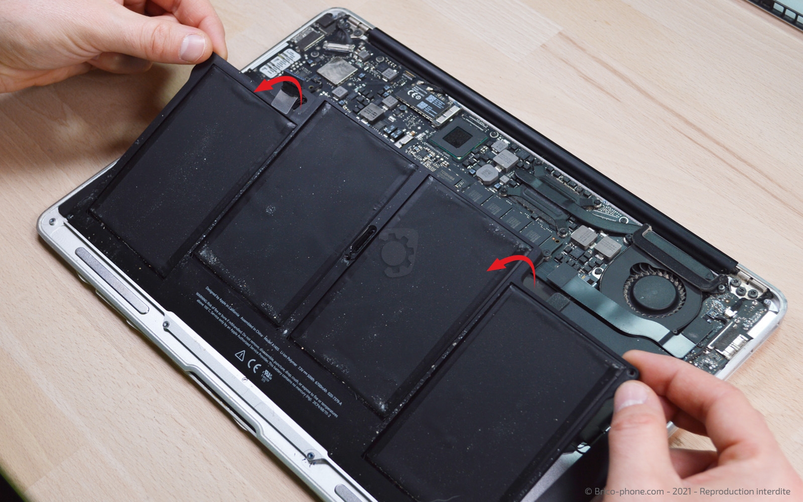 Changement de batterie sur Macbook Air 13 pouces A1466 EMC 2559 - 2012 photo 2