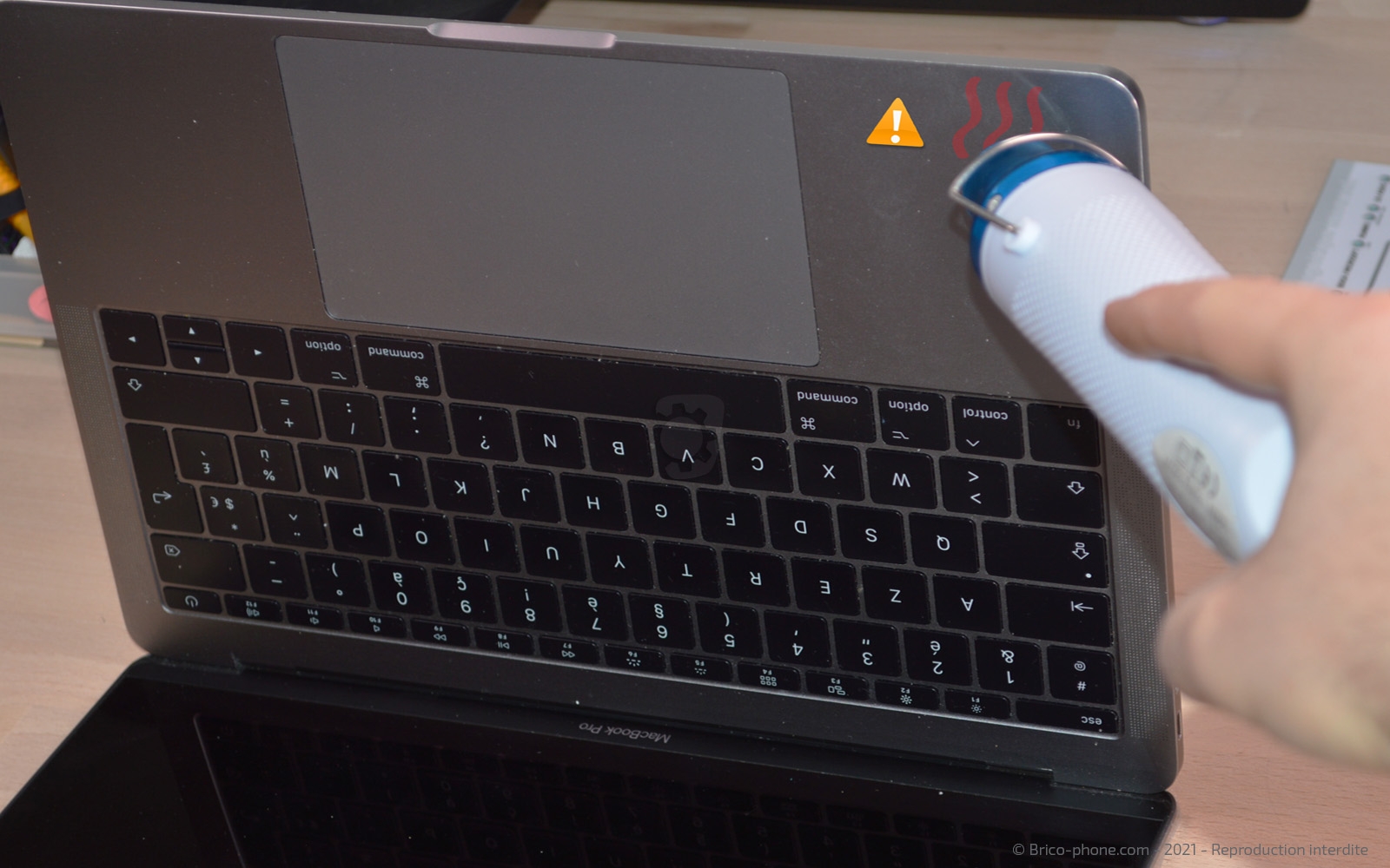 Changement de batterie sur Macbook Pro 13 pouces A1708 EMC 3164 - 2017 photo 1