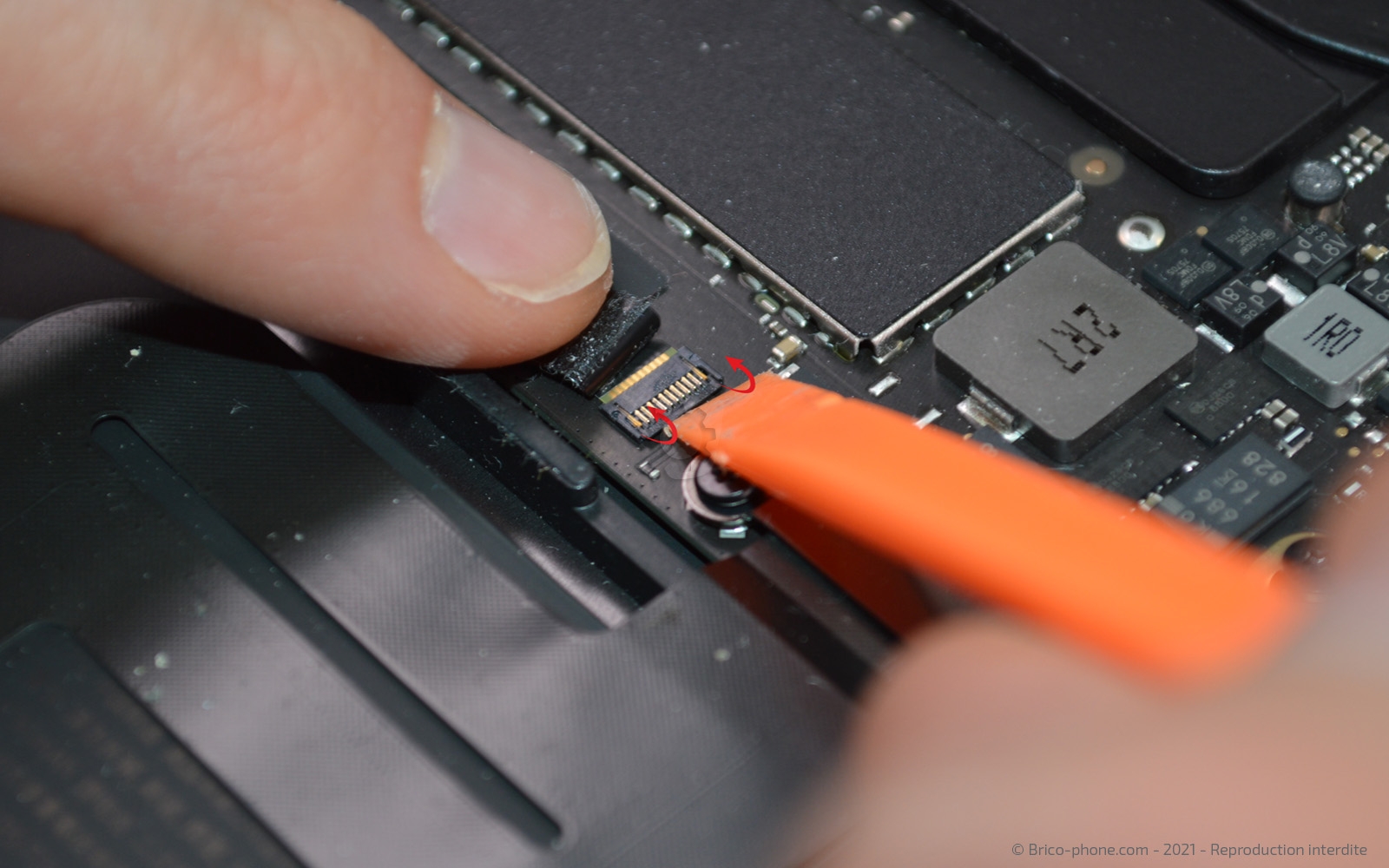 Changement de batterie sur Macbook Pro 13 pouces A1708 EMC 3164 - 2017 photo 2