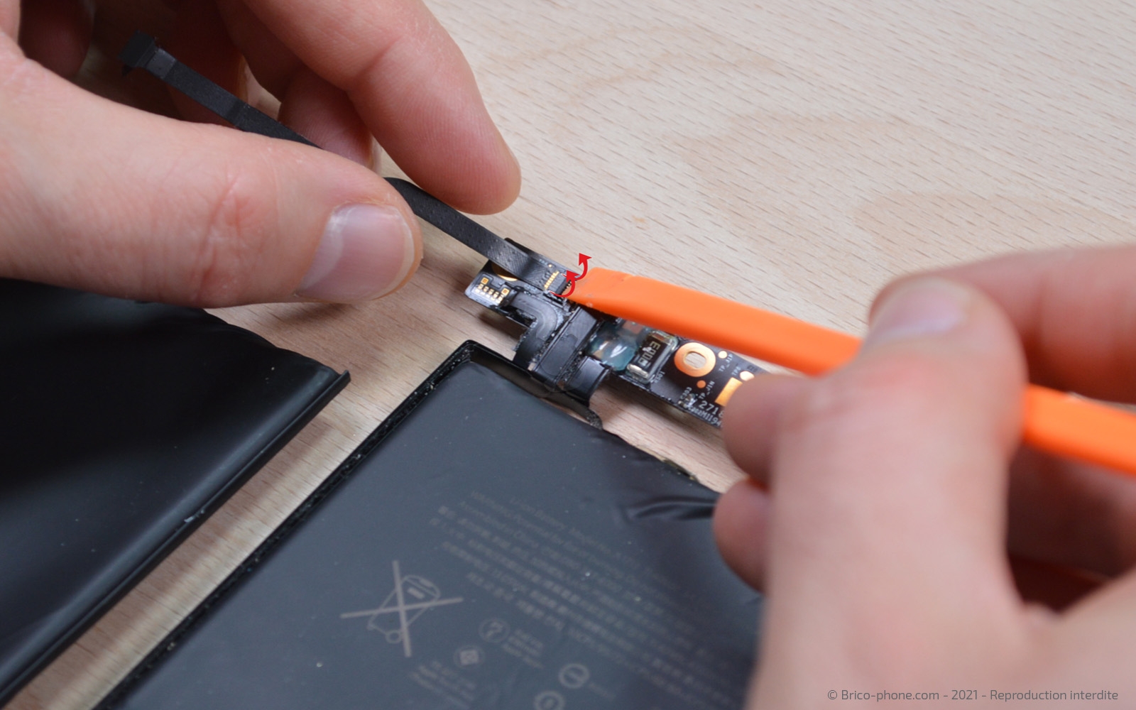 Changement de batterie sur Macbook Pro 13 pouces A1708 EMC 3164 - 2017 photo 1