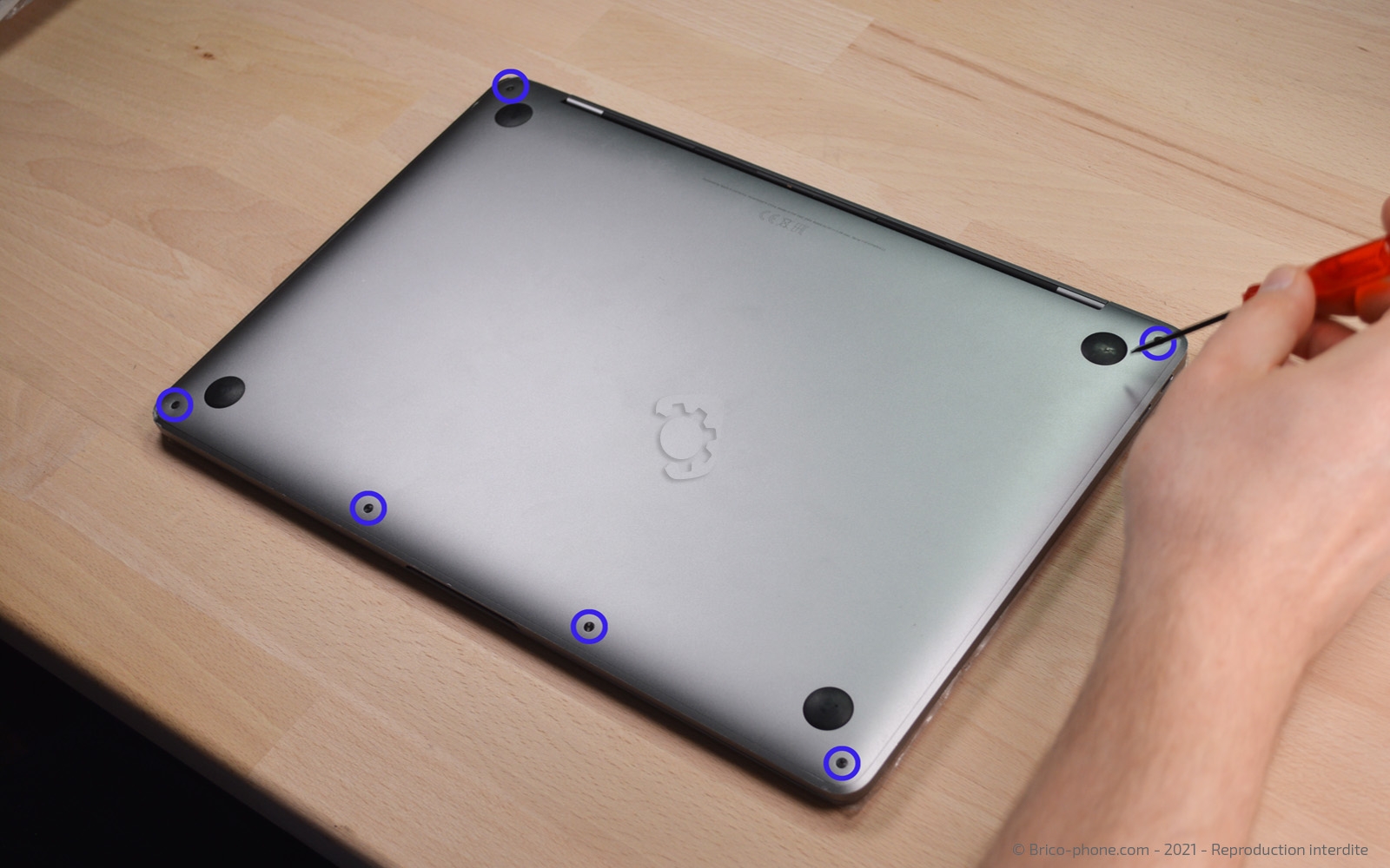 Changement de batterie sur Macbook Pro 13 pouces A1708 EMC 3164 - 2017 photo 1